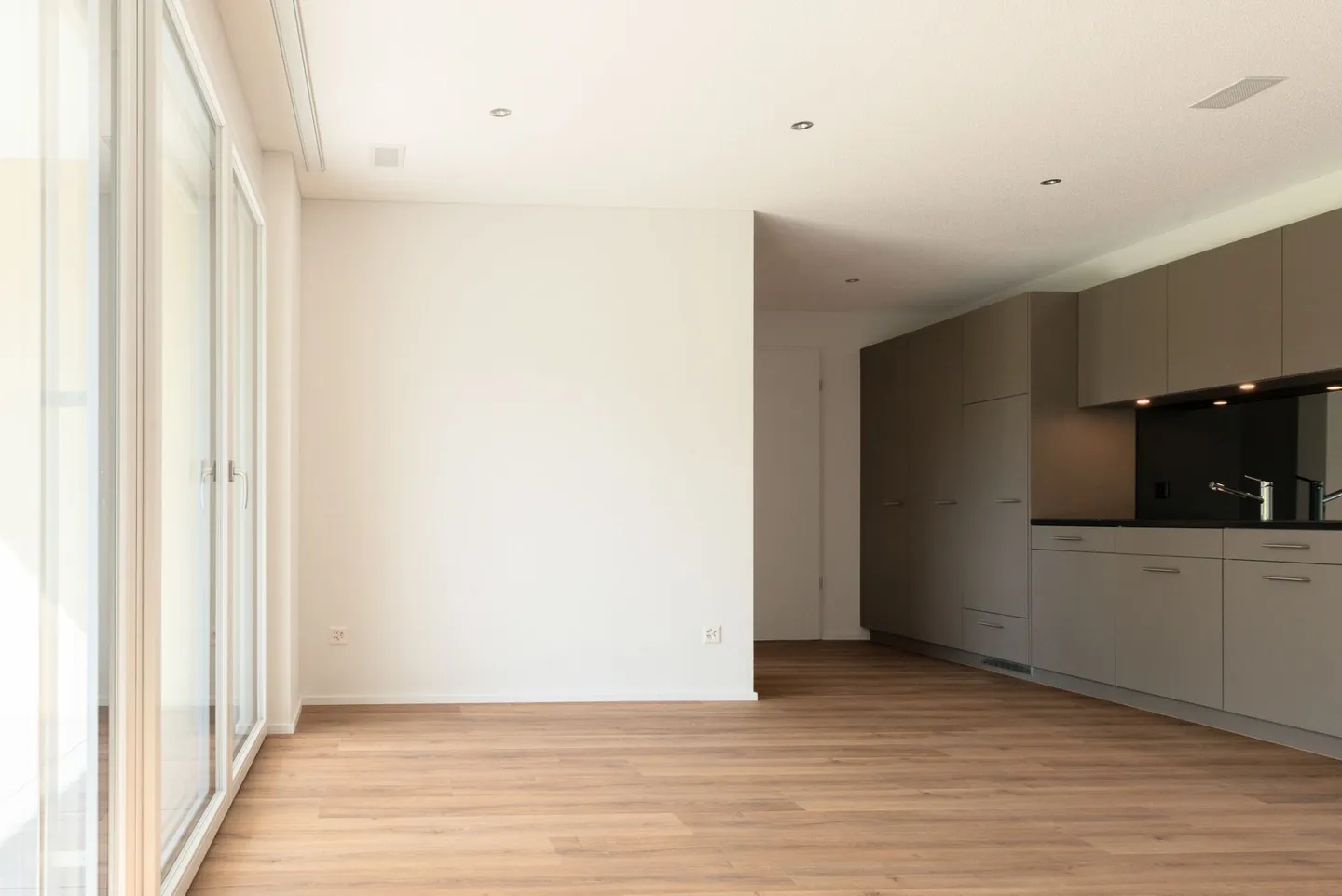 Attractive 2.5-room apartment in the best location - Photo 3 of 6