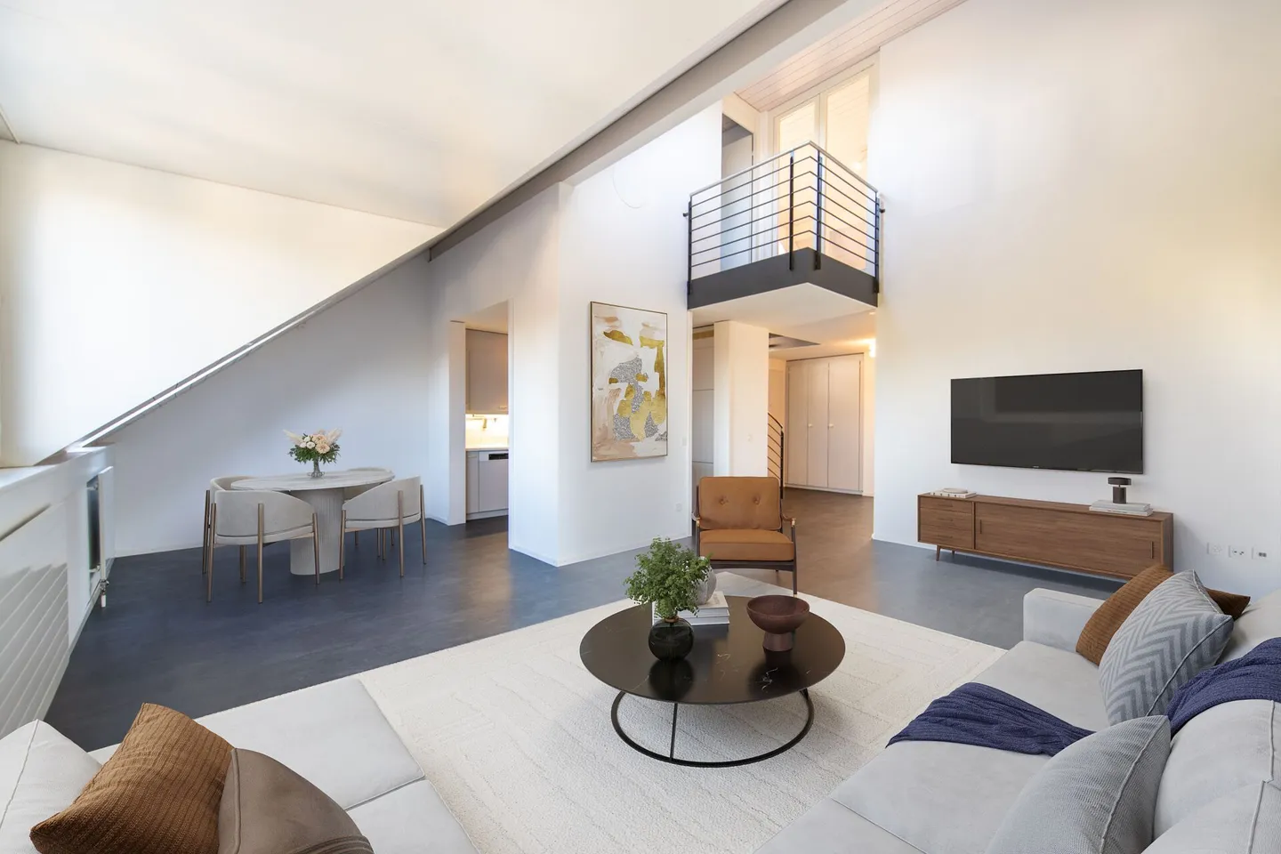 Centrale e tranquilla: Luminoso appartamento duplex di 3,5 locali con giardino d'inverno e balcone - Foto 2 di 21