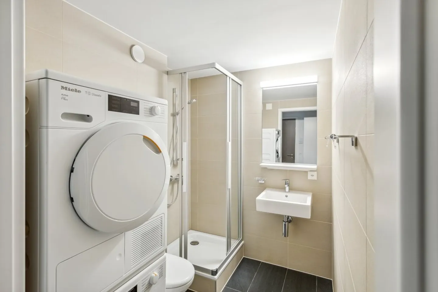 Are you looking for a place to live with parking? - Photo 7 of 9