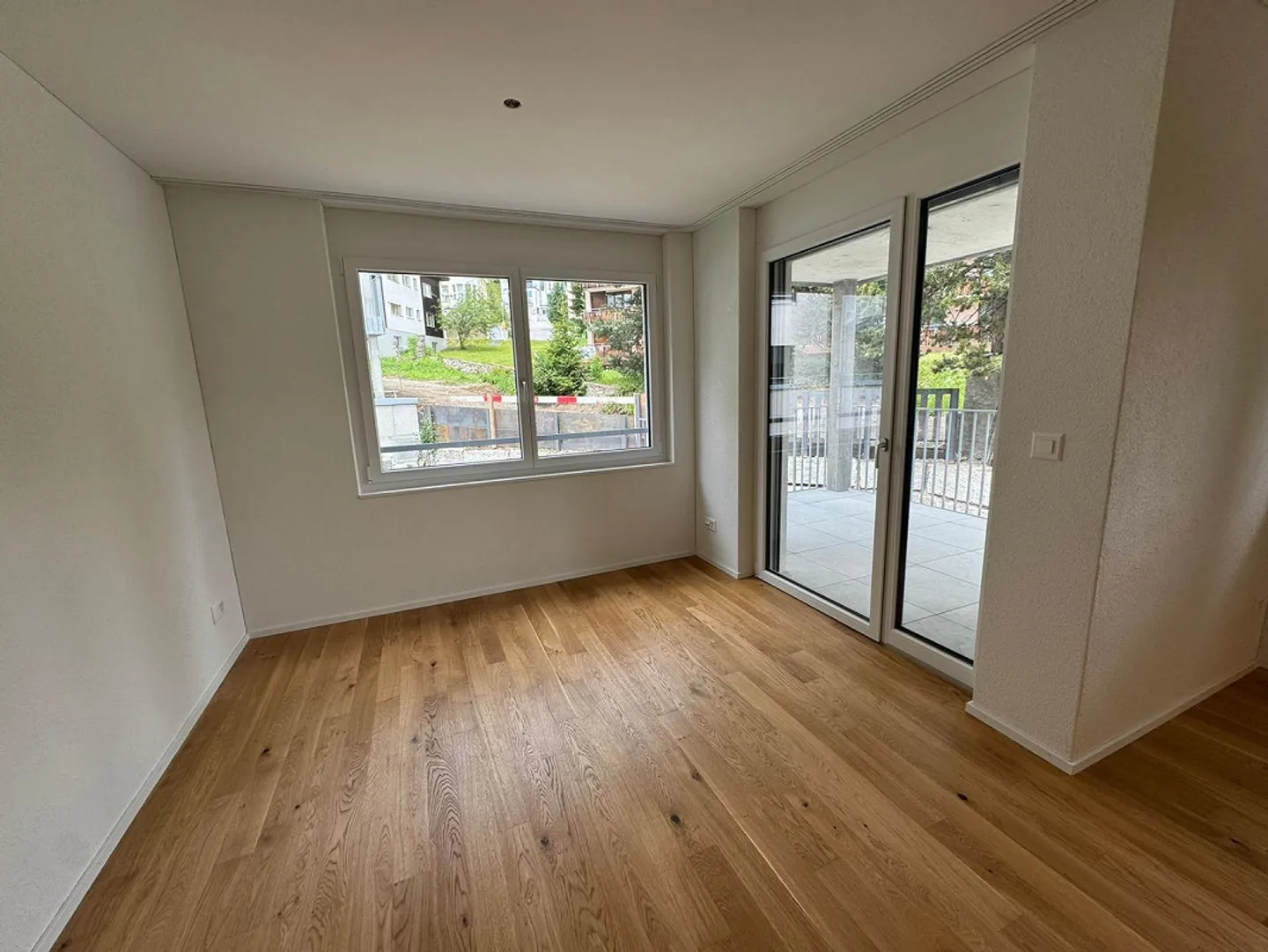 Appartement moderne de 2,5 pièces dans le développement « Casa Alberti » (Maison B) - Photo 2 sur 6