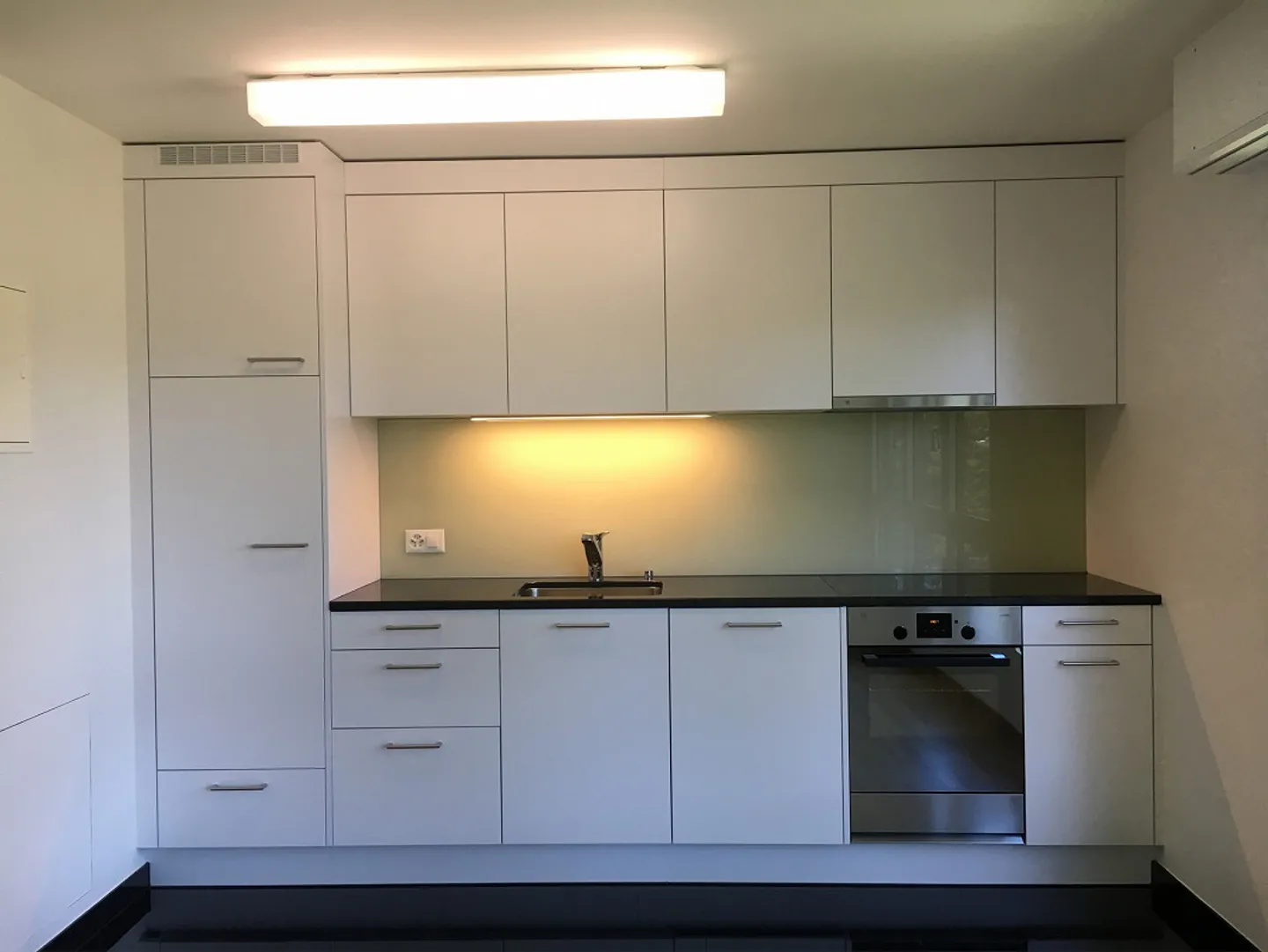 Appartement 2.5 pièces magnifique avec tour de lavage privé - Photo 3 sur 7