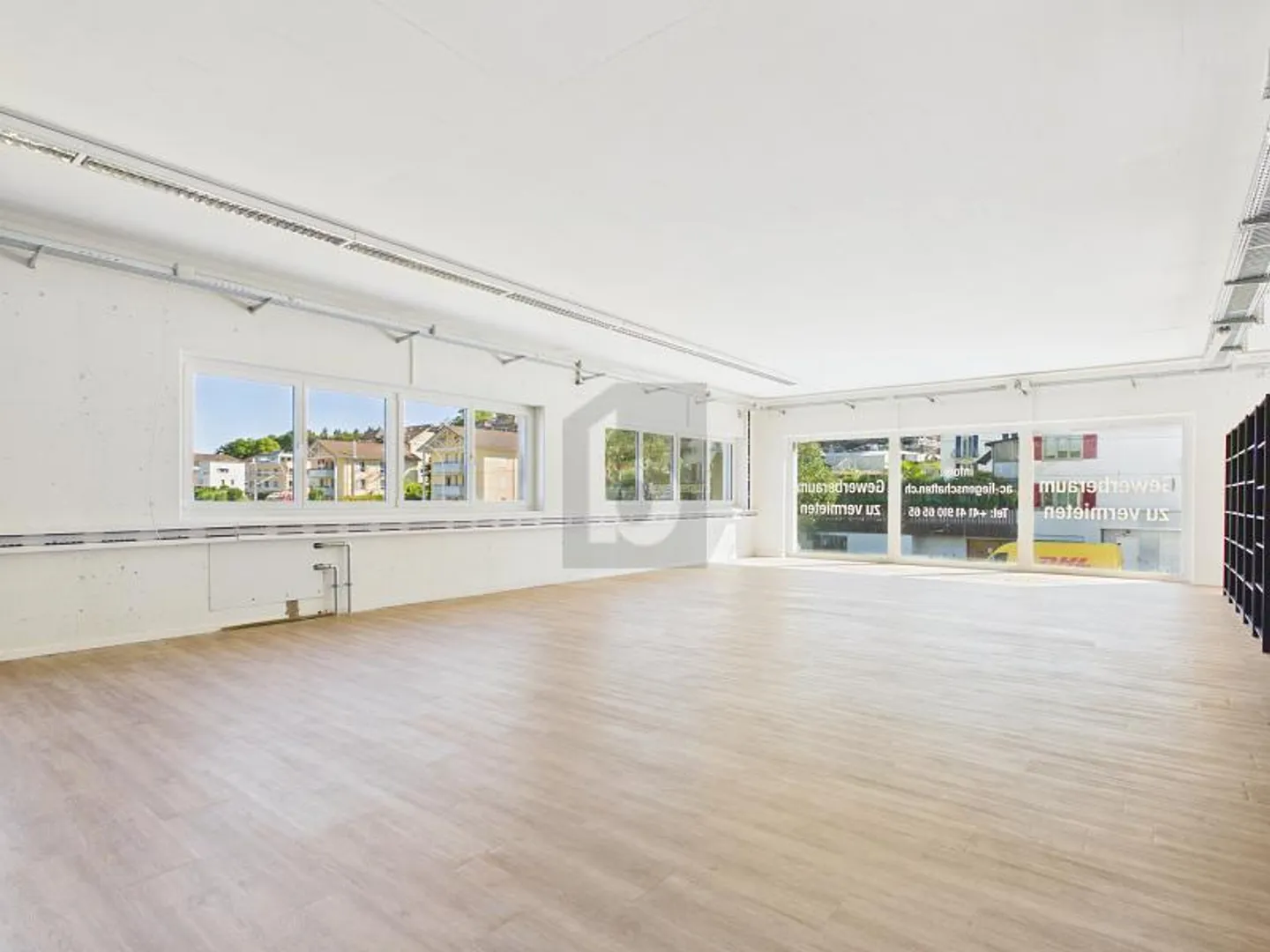 Espace de bureau spacieux à Hochdorf - Photo 4 sur 5