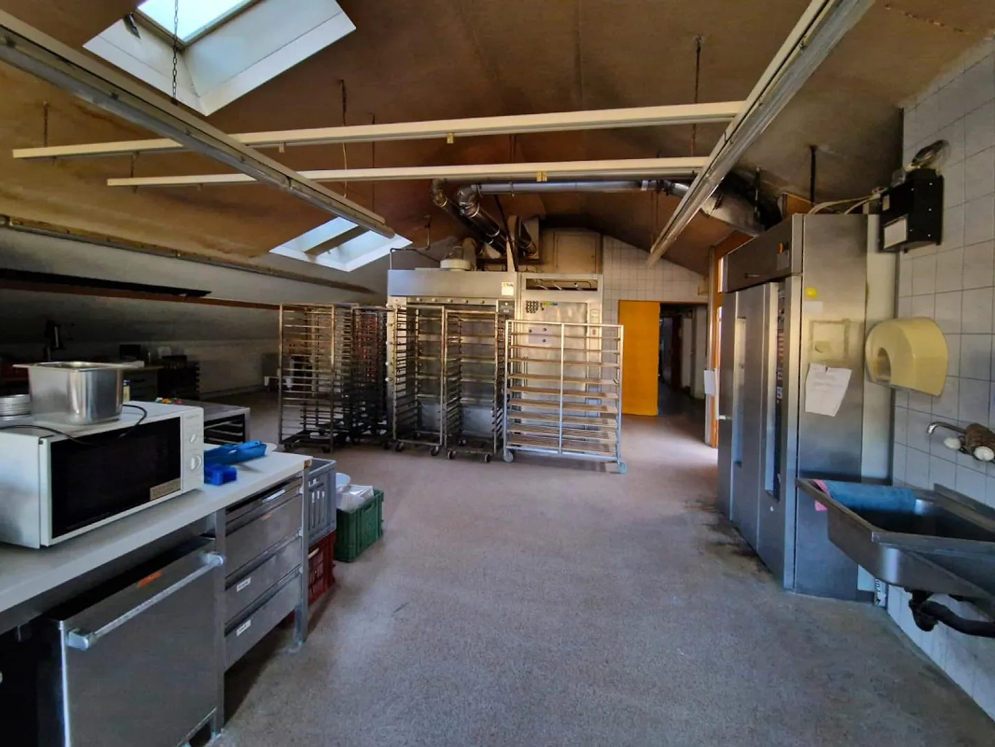 Spazio commerciale di 290 m² con potenziale di sviluppo nell'area industriale - Foto 4 di 5