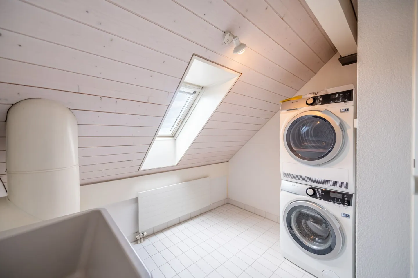 Centrale e tranquilla: Luminoso appartamento duplex di 3,5 locali con giardino d'inverno e balcone - Foto 14 di 21
