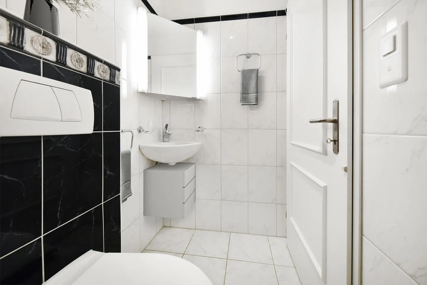 Appartamento elegante di 3,5 locali con balcone sud-ovest di 15 m² e giardino privato - Foto 15 di 16