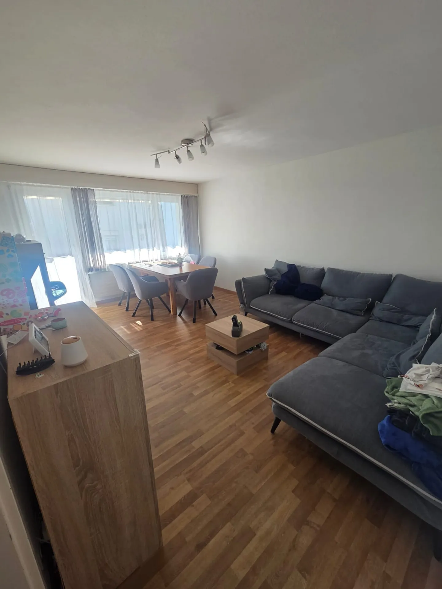 Luminoso appartamento di 4 stanze al piano rialzato a Hägglingen - Foto 2 di 8