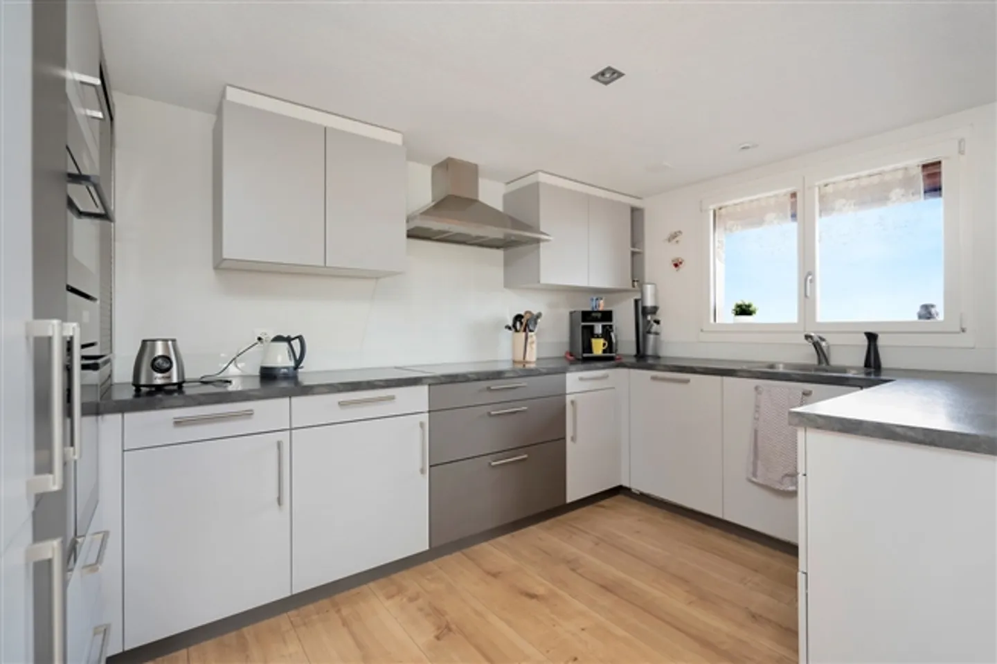 Appartement sous les combles de 4,5 pièces au standard de propriété avec vue dégagée - Photo 5 sur 13