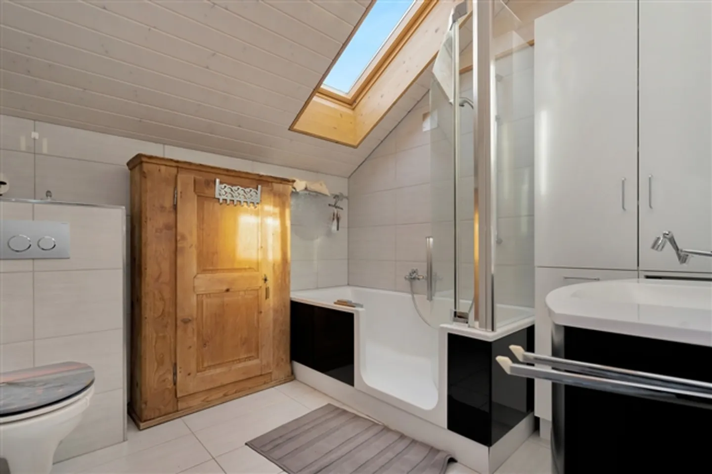 Appartement sous les combles de 4,5 pièces au standard de propriété avec vue dégagée - Photo 7 sur 13