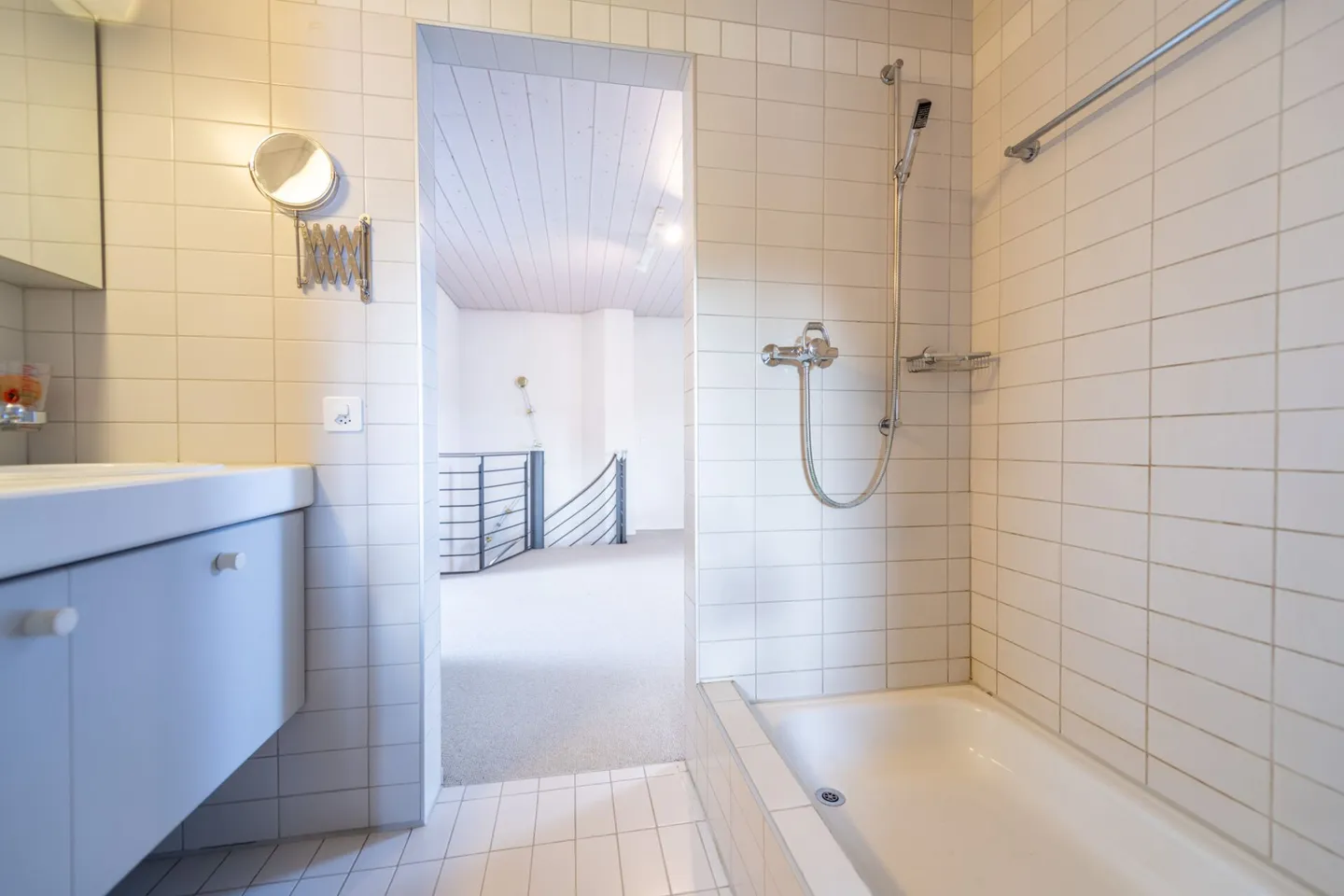 Centrale e tranquilla: Luminoso appartamento duplex di 3,5 locali con giardino d'inverno e balcone - Foto 16 di 21