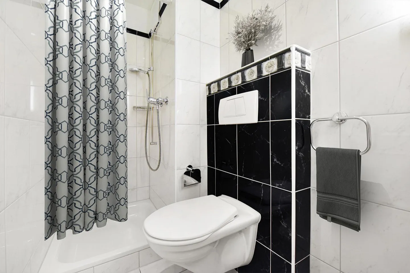 Appartamento elegante di 3,5 locali con balcone sud-ovest di 15 m² e giardino privato - Foto 16 di 16