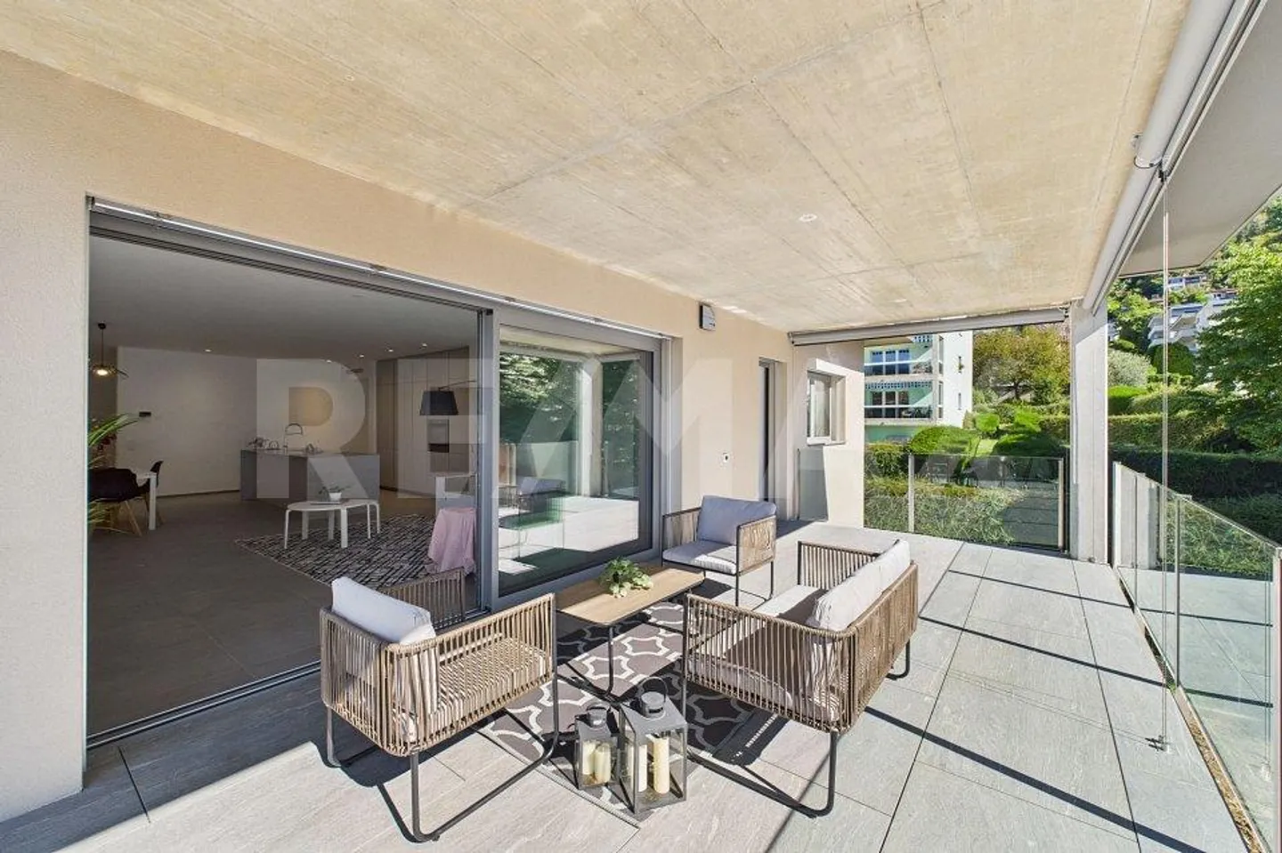 Spacious Apartment with Terrace - Photo 11 of 13