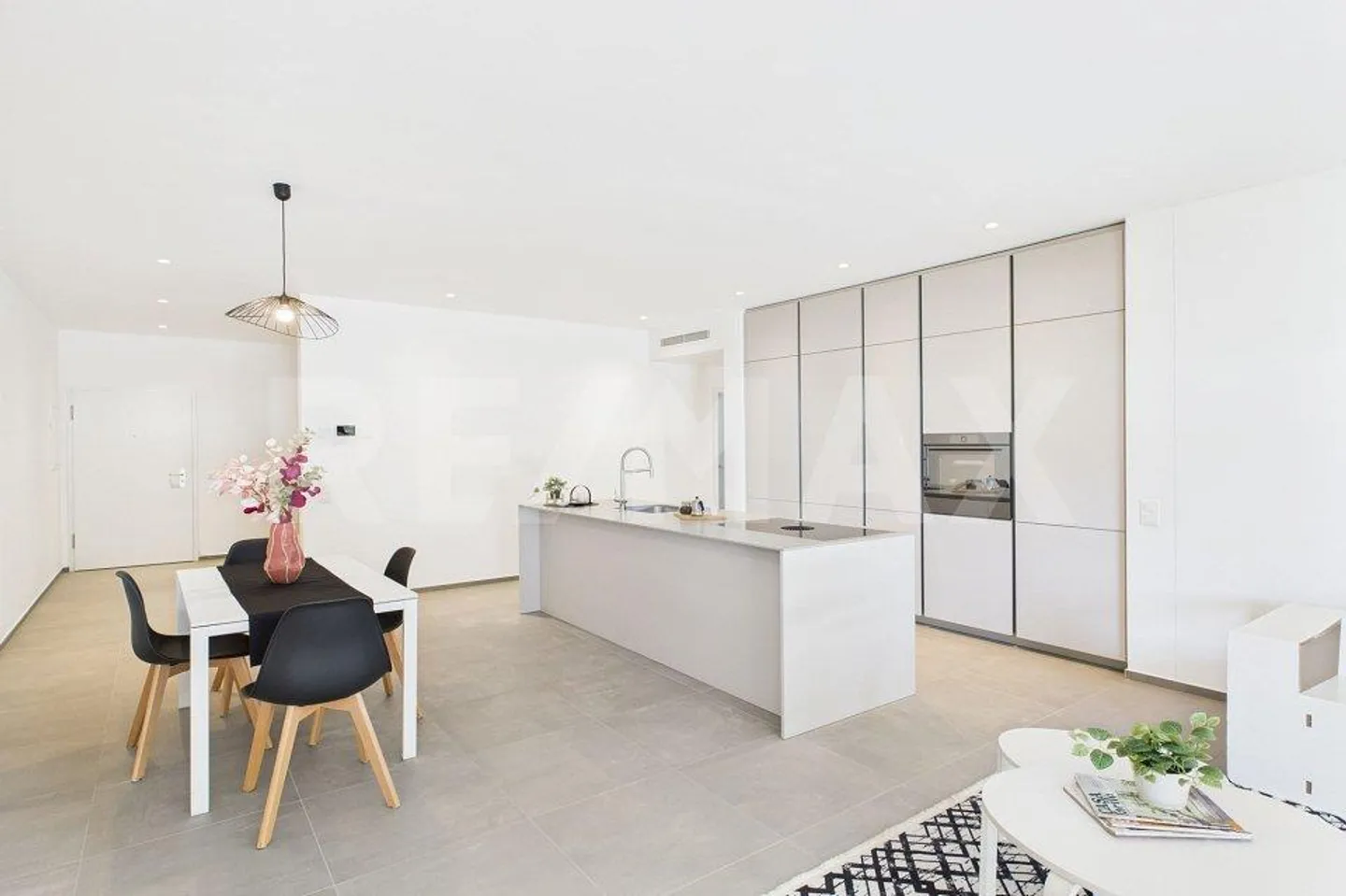 Spacious Apartment with Terrace - Photo 12 of 13