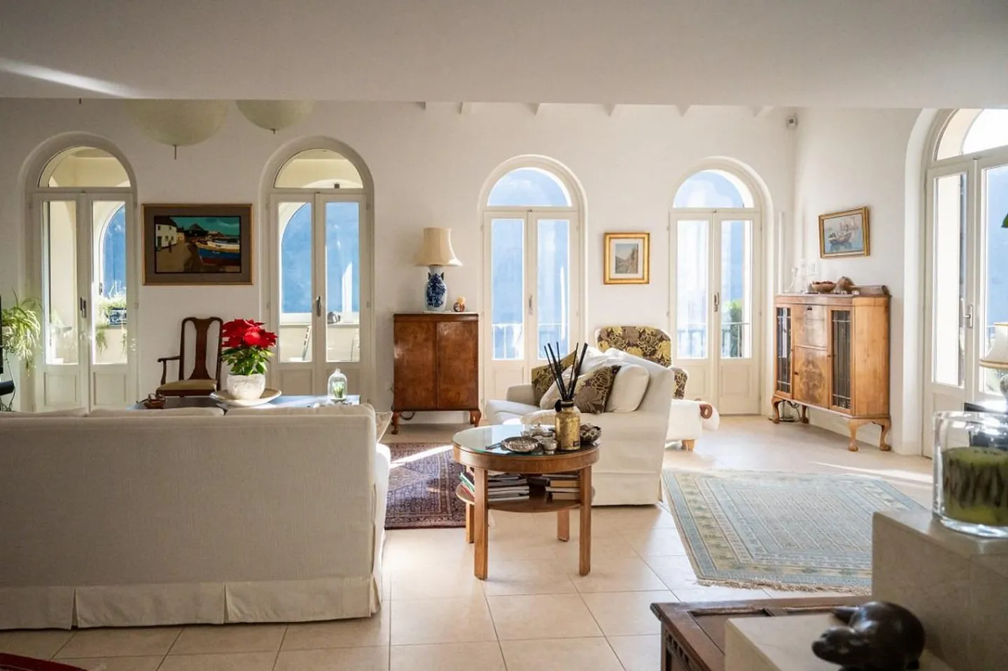 IMPORTANTE VILLA CIRCONDATA DA GRANDE PARCO CON VISTA LAGO - Foto 4 di 13