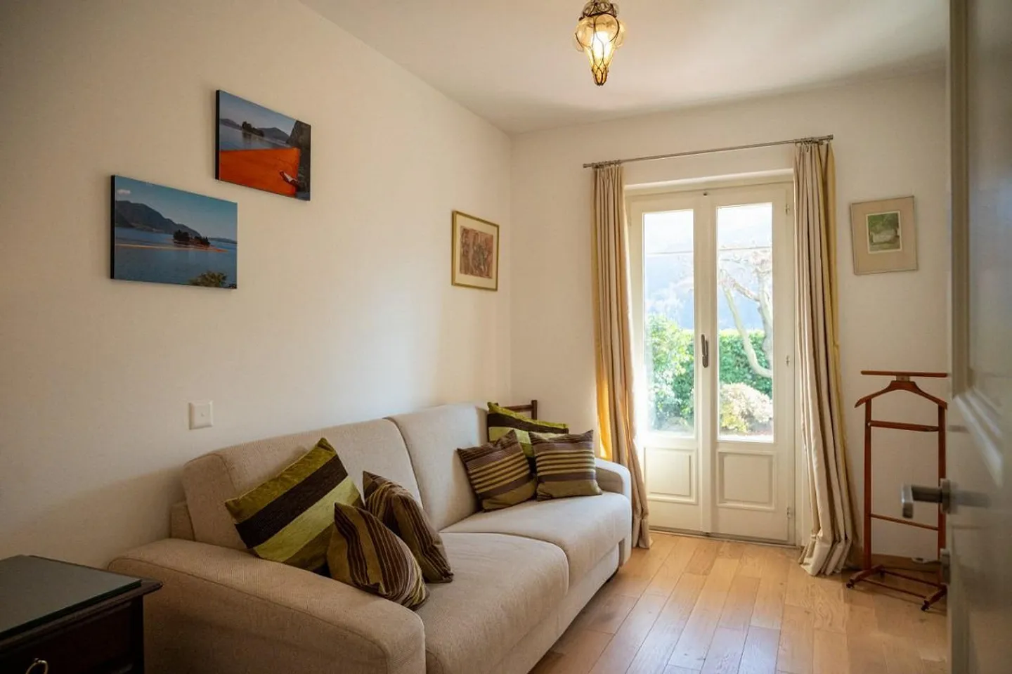 IMPORTANTE VILLA CIRCONDATA DA GRANDE PARCO CON VISTA LAGO - Foto 12 di 13