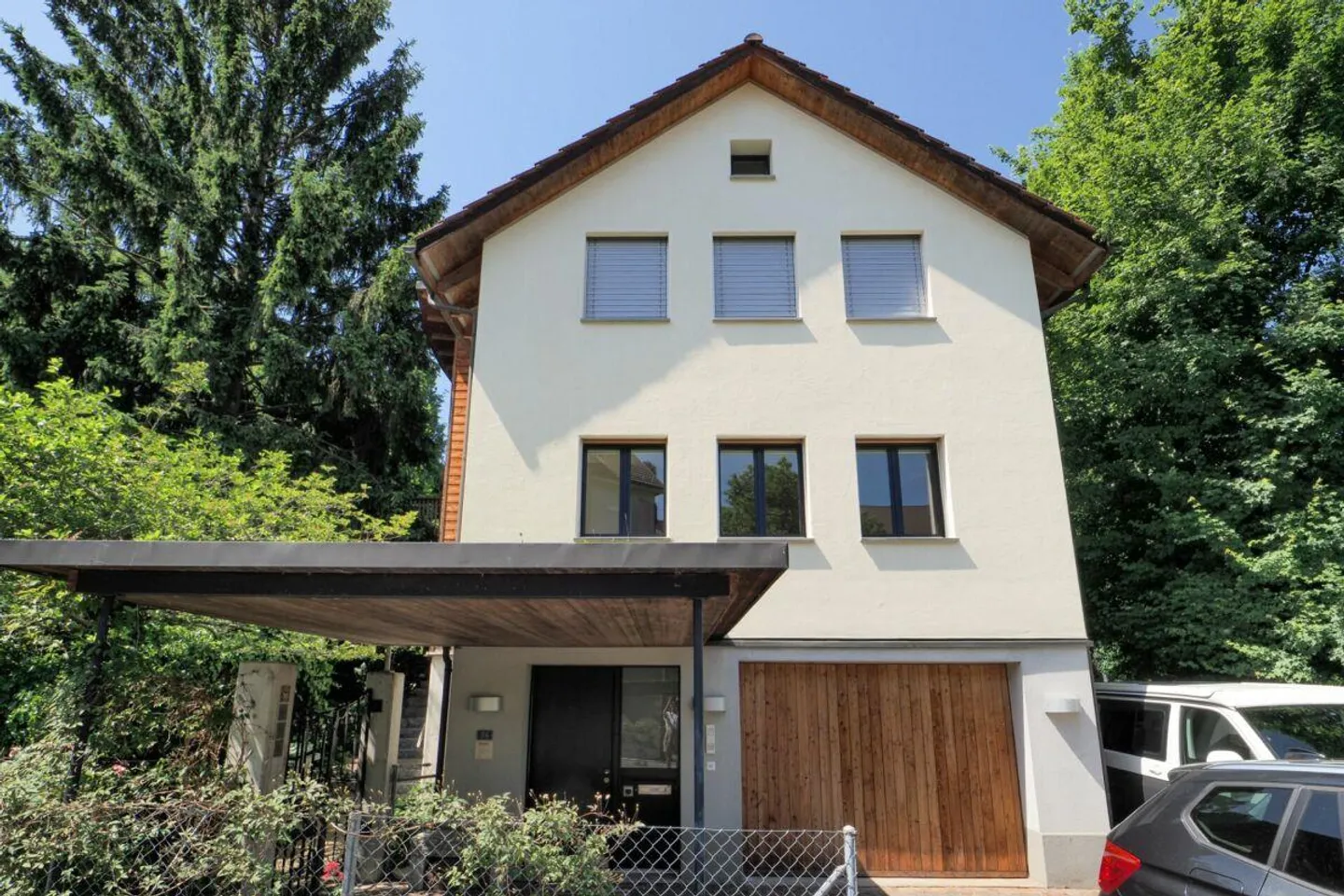 Single-family house with garden - Photo 2 of 18