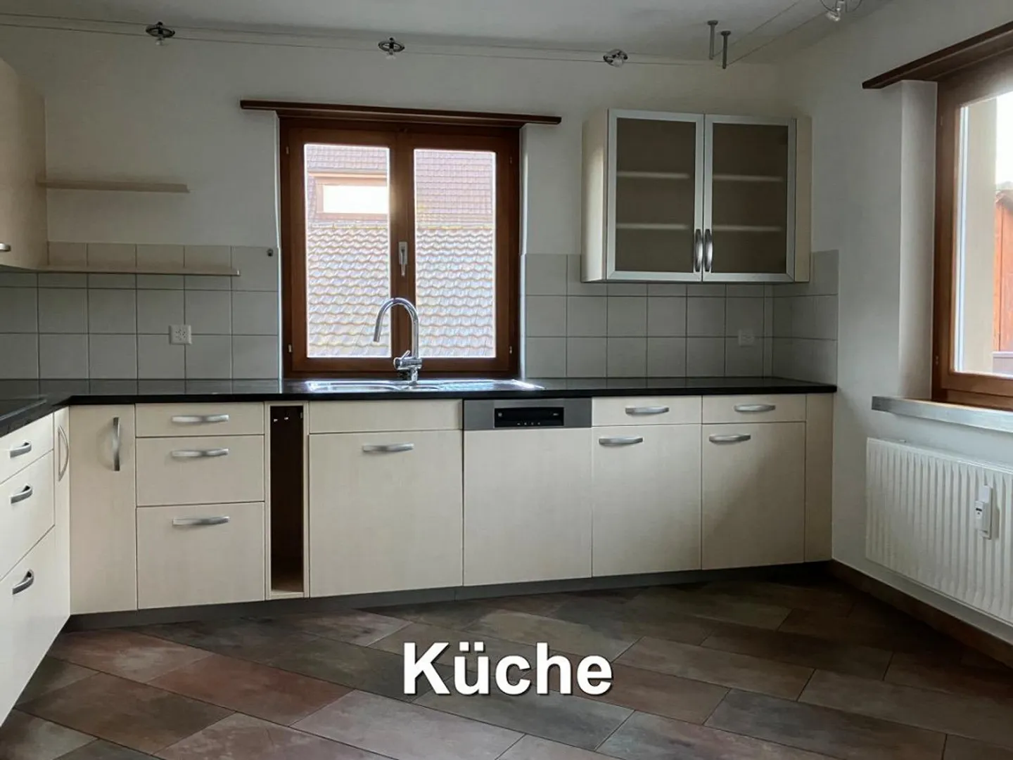 Appartement partiellement rénové à louer dans le centre du village de Wenslingen - Photo 6 sur 27