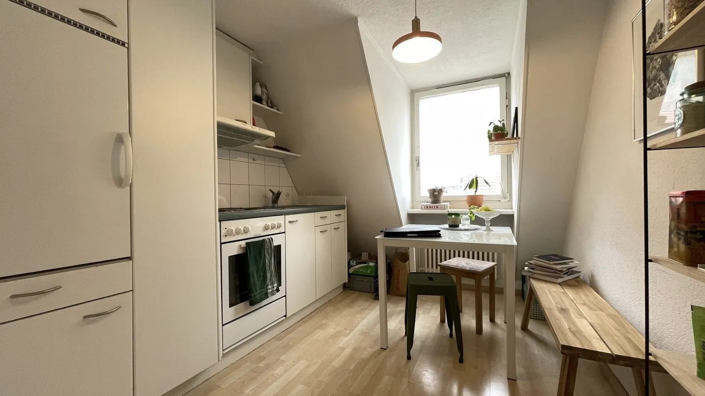 Appartement mansardé central de 1.5 pièce avec ascenseur - Photo 5 sur 5