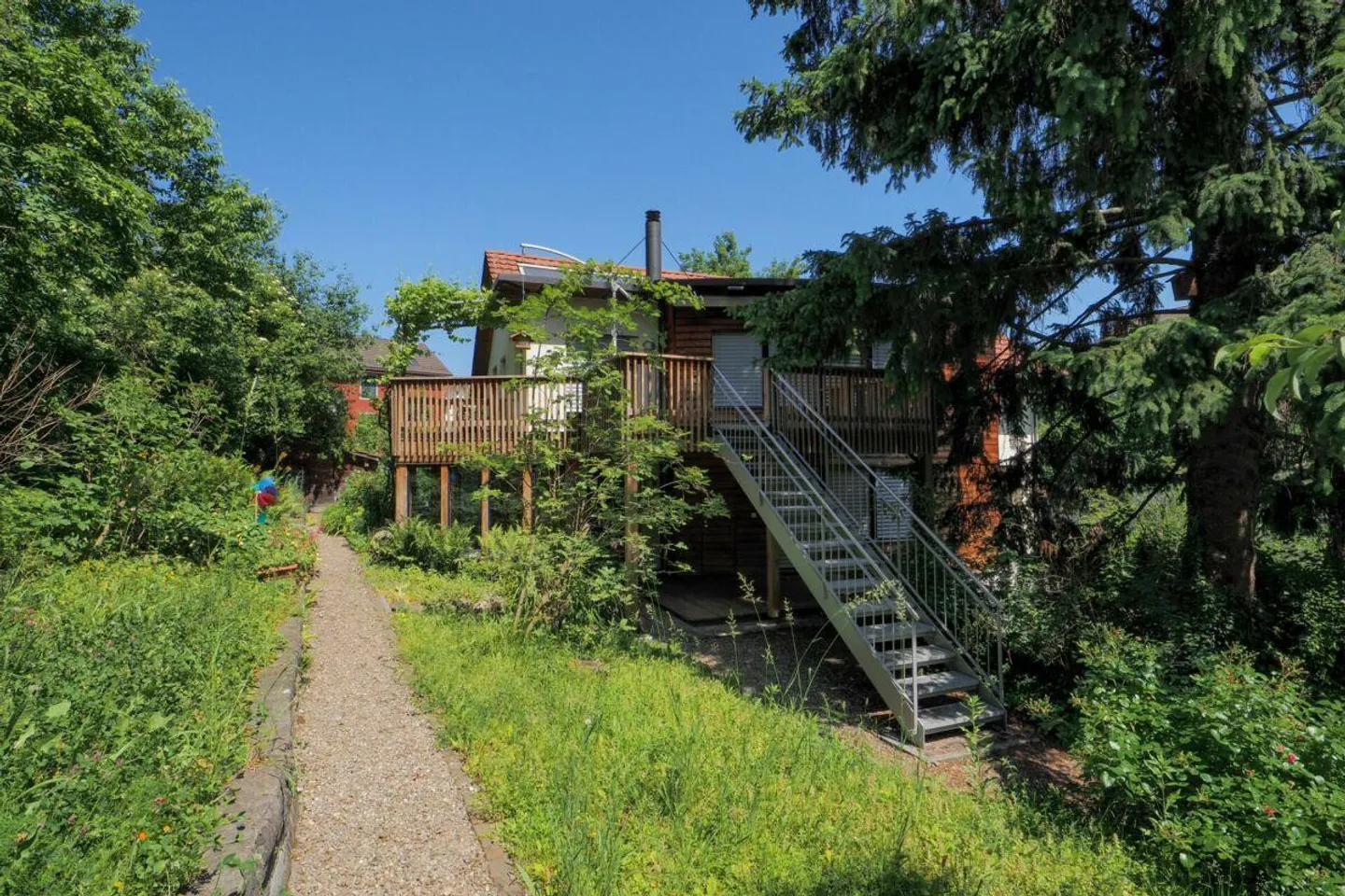 Single-family house with garden - Photo 1 of 18