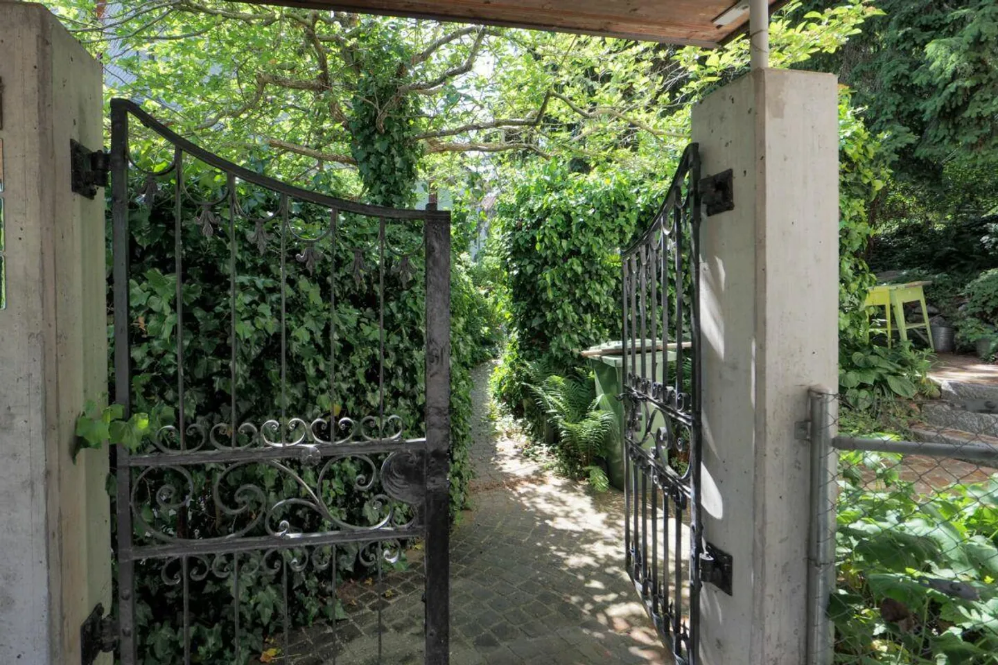 Single-family house with garden - Photo 18 of 18