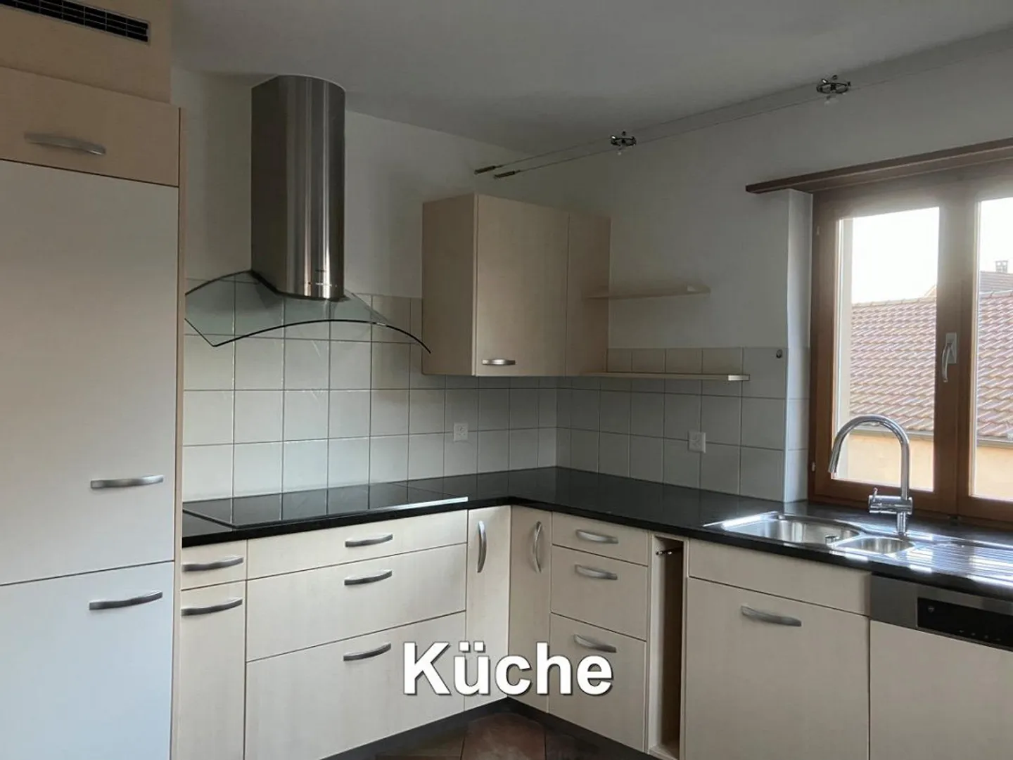 Appartement partiellement rénové à louer dans le centre du village de Wenslingen - Photo 8 sur 27