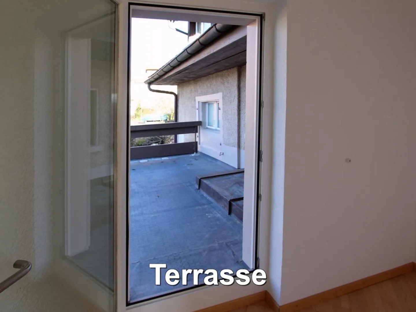 Appartement partiellement rénové à louer dans le centre du village de Wenslingen - Photo 10 sur 27