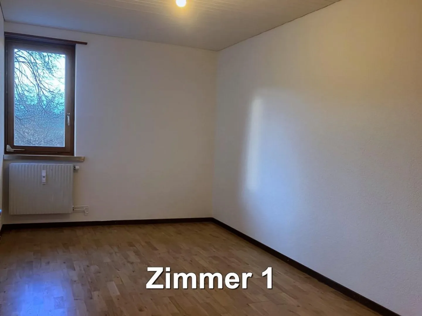 Appartement partiellement rénové à louer dans le centre du village de Wenslingen - Photo 16 sur 27