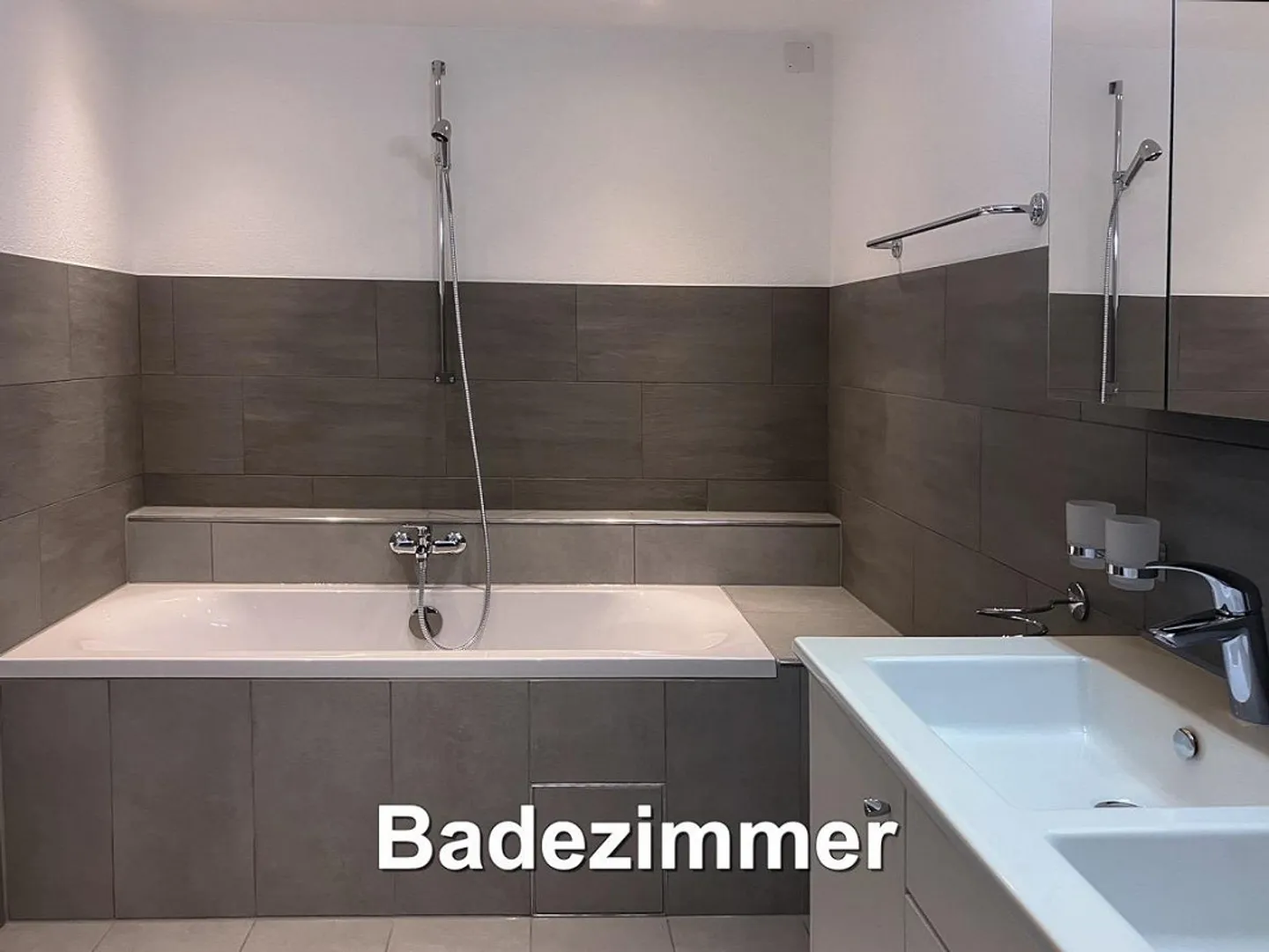 Appartement partiellement rénové à louer dans le centre du village de Wenslingen - Photo 14 sur 27