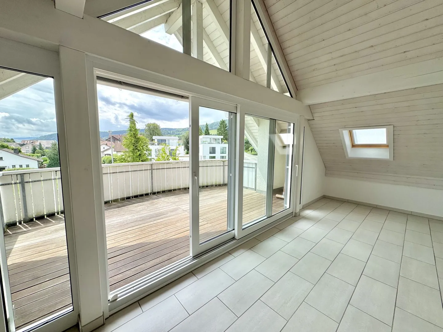 Appartement exclusif de 4,5 pièces avec vue sur la montagne et accès direct par ascenseur - Photo 5 sur 13