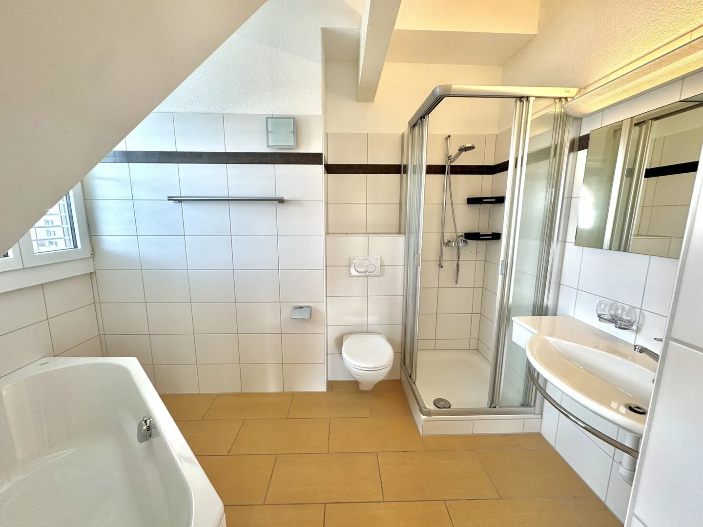 Appartement exclusif de 4,5 pièces avec vue sur la montagne et accès direct par ascenseur - Photo 10 sur 13