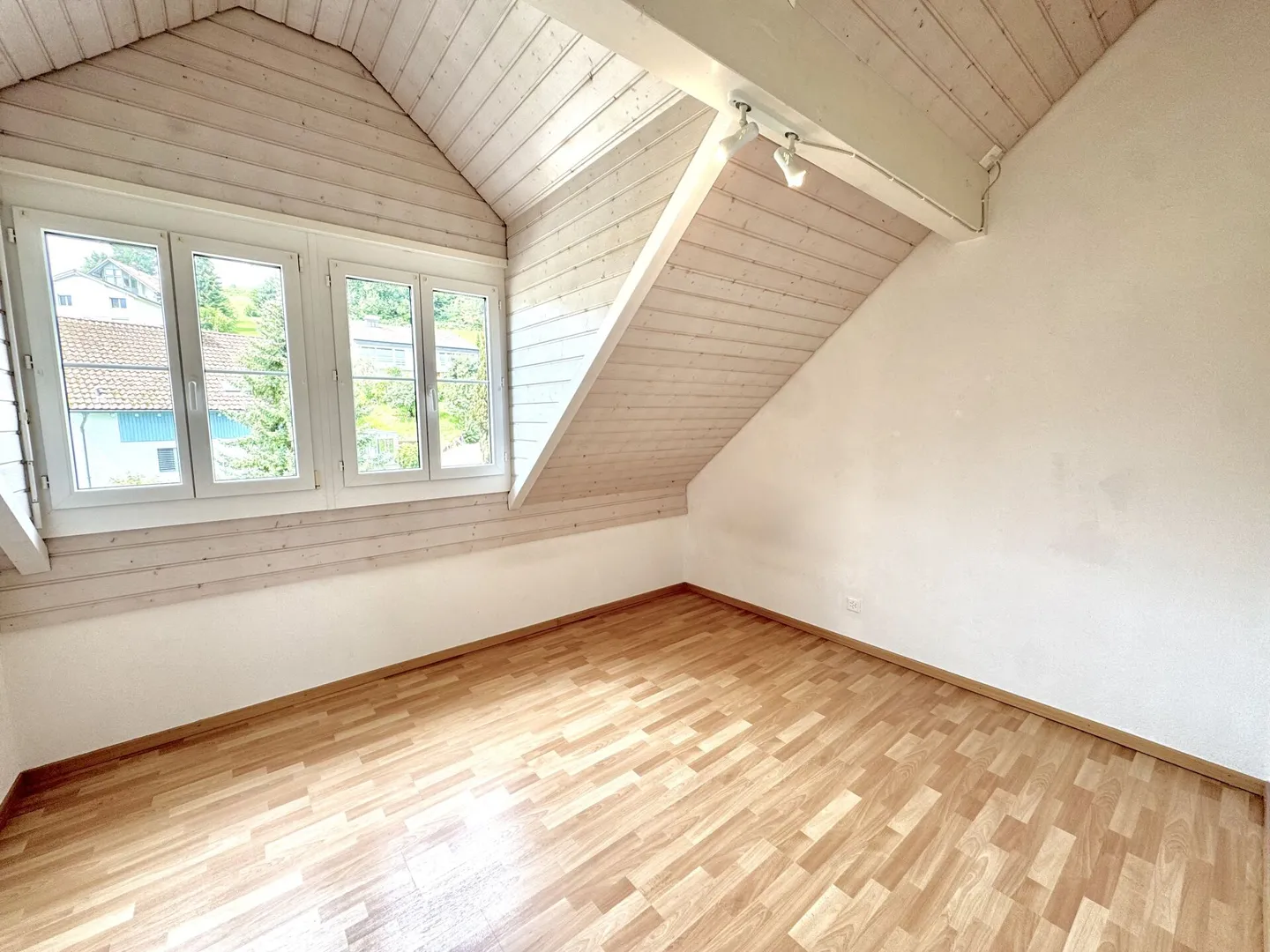 Appartement exclusif de 4,5 pièces avec vue sur la montagne et accès direct par ascenseur - Photo 11 sur 13