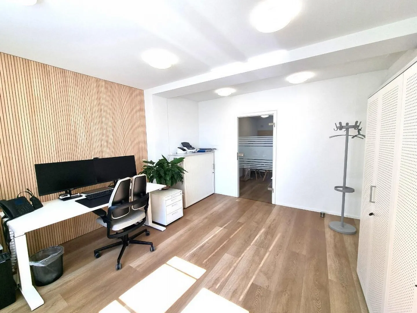 Commercial Space/Office in the Center of Brunnen - Photo 2 of 6