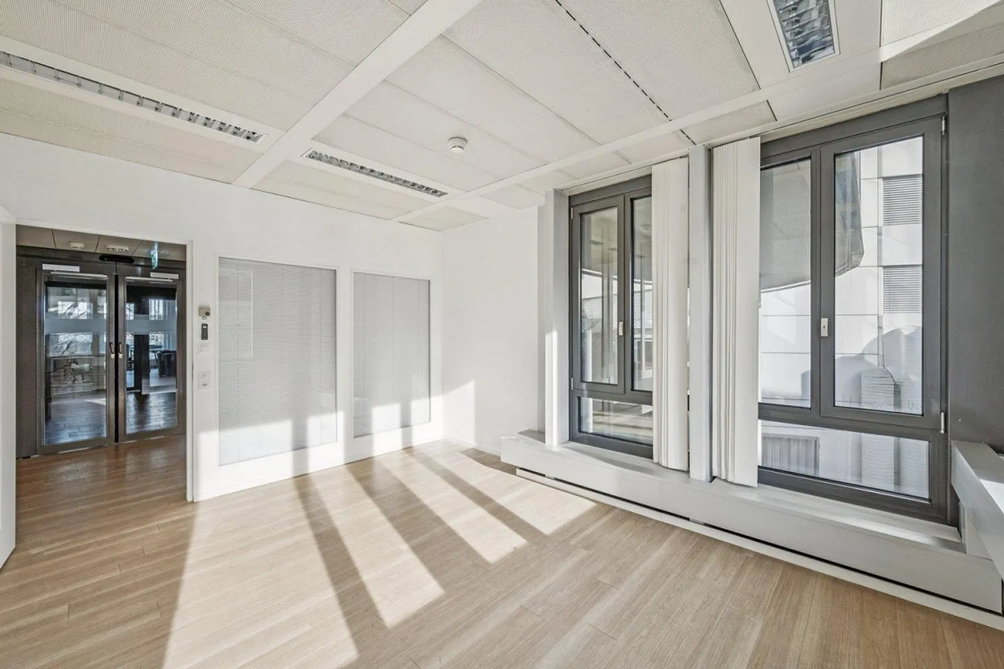 Central. Spacious. Inspiring - Offices in immediate proximity to the train station... - Photo 8 of 13