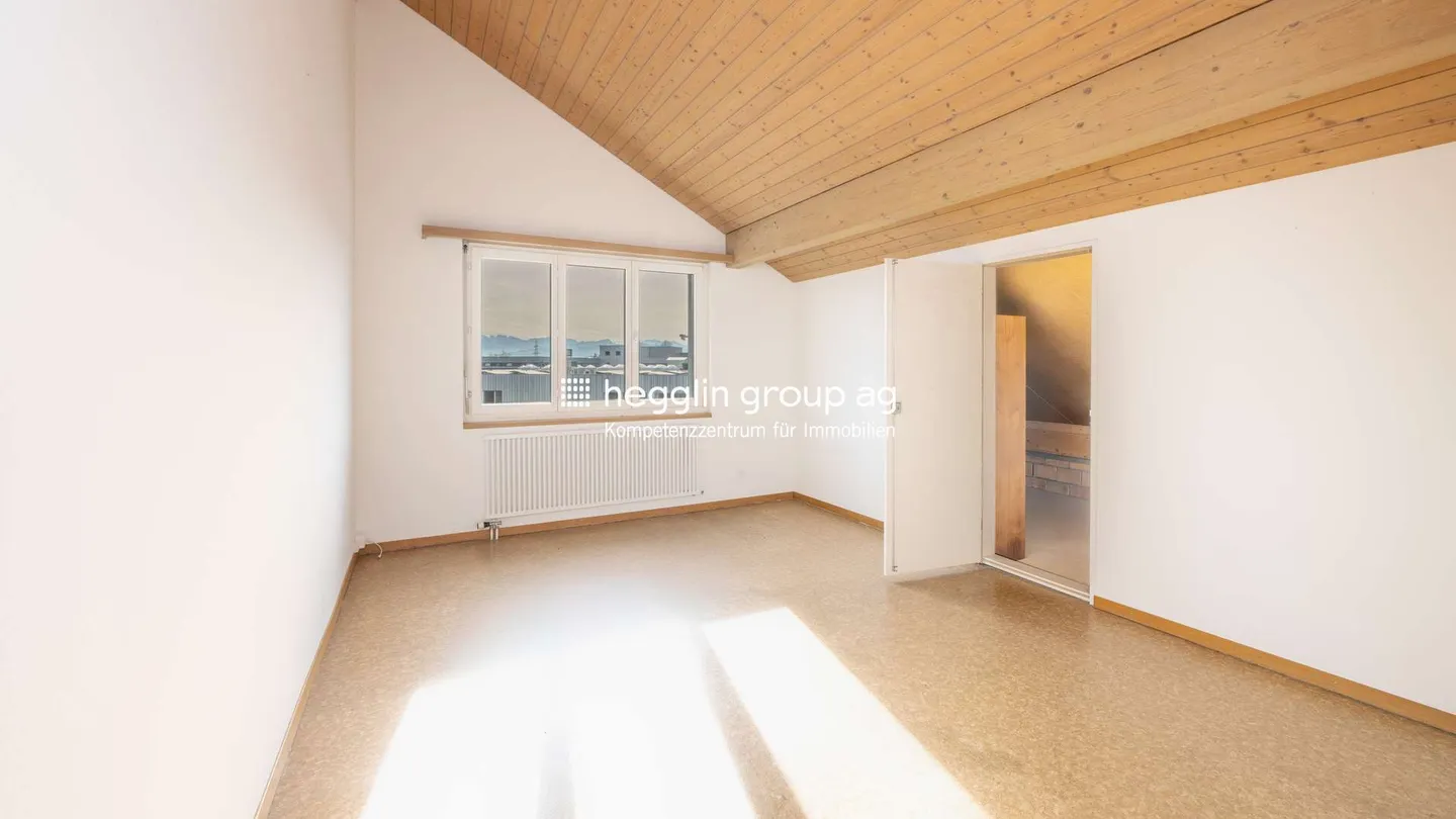 Attic Maisonette above the commercial zone in Cham - Photo 11 of 13