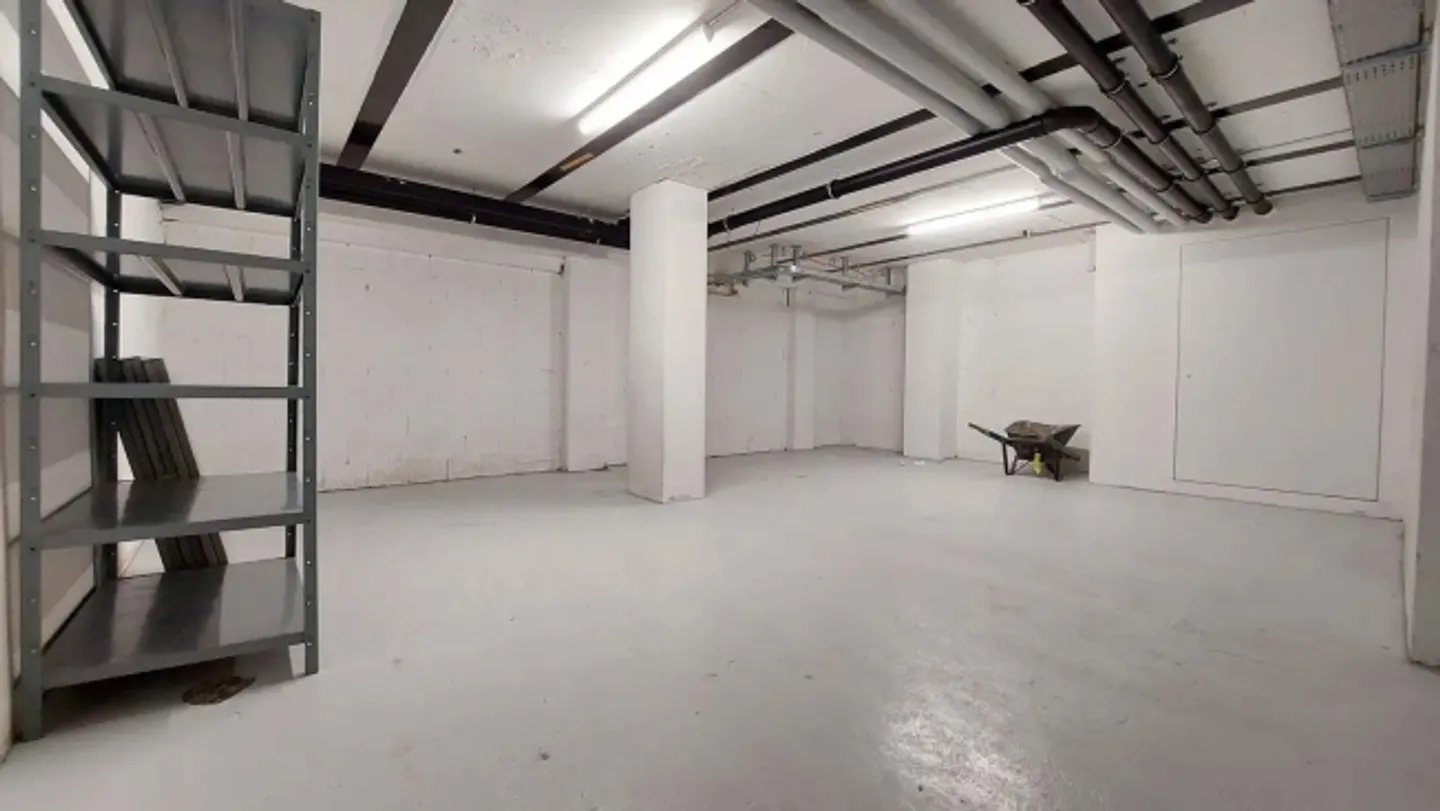 Salles de stockage entre 23-111 m² au 3ème sous-sol - Photo 2 sur 7