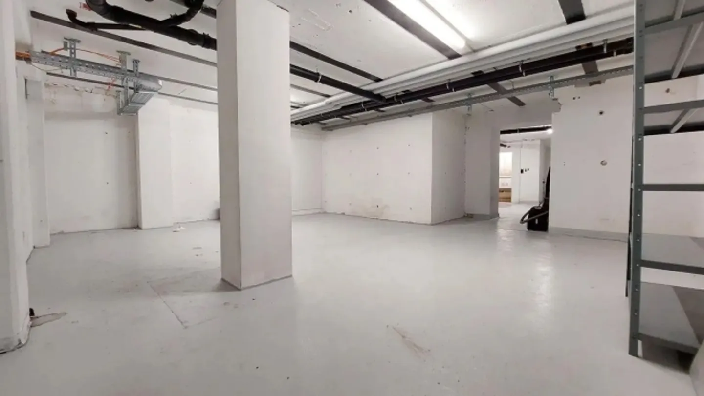 Salles de stockage entre 23-111 m² au 3ème sous-sol - Photo 3 sur 7