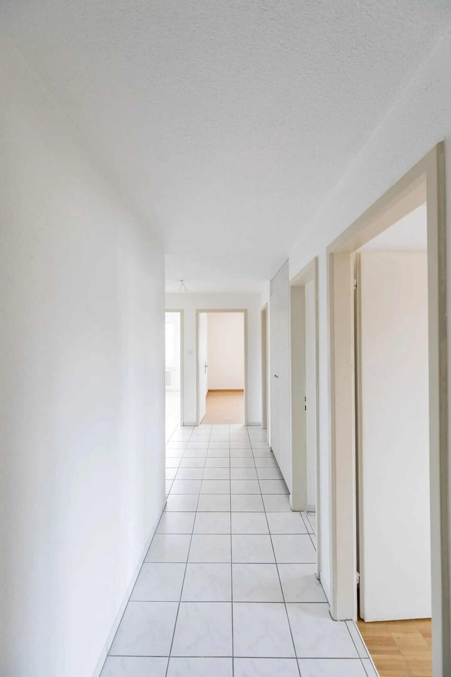 Grand et lumineux appartement de 4,5 pièces à louer ! - Photo 1 sur 9
