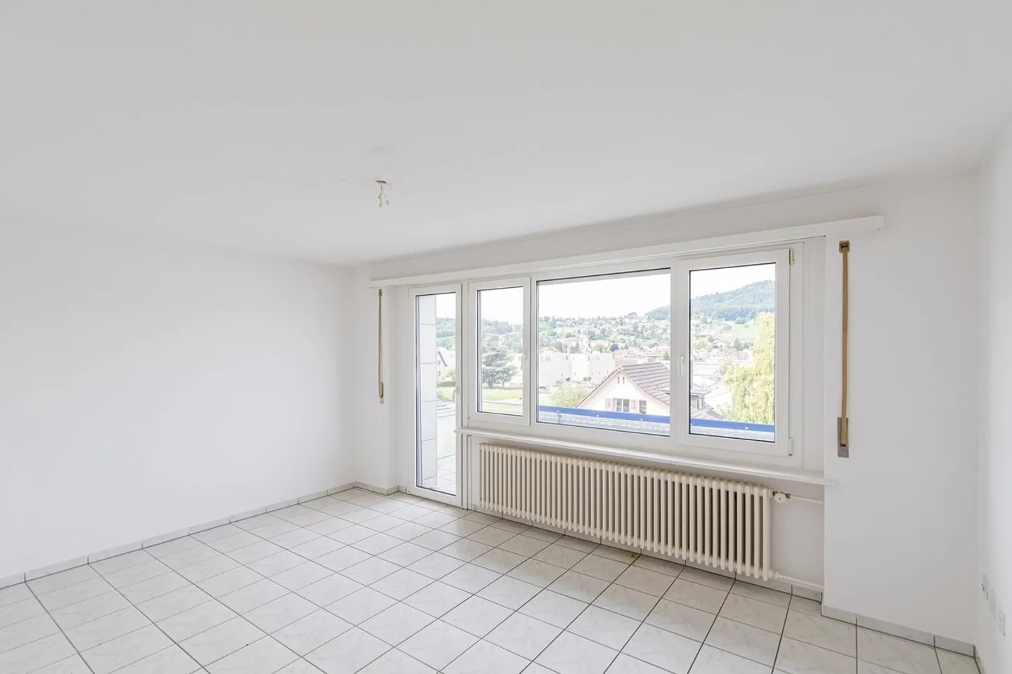 Grand et lumineux appartement de 4,5 pièces à louer ! - Photo 2 sur 9