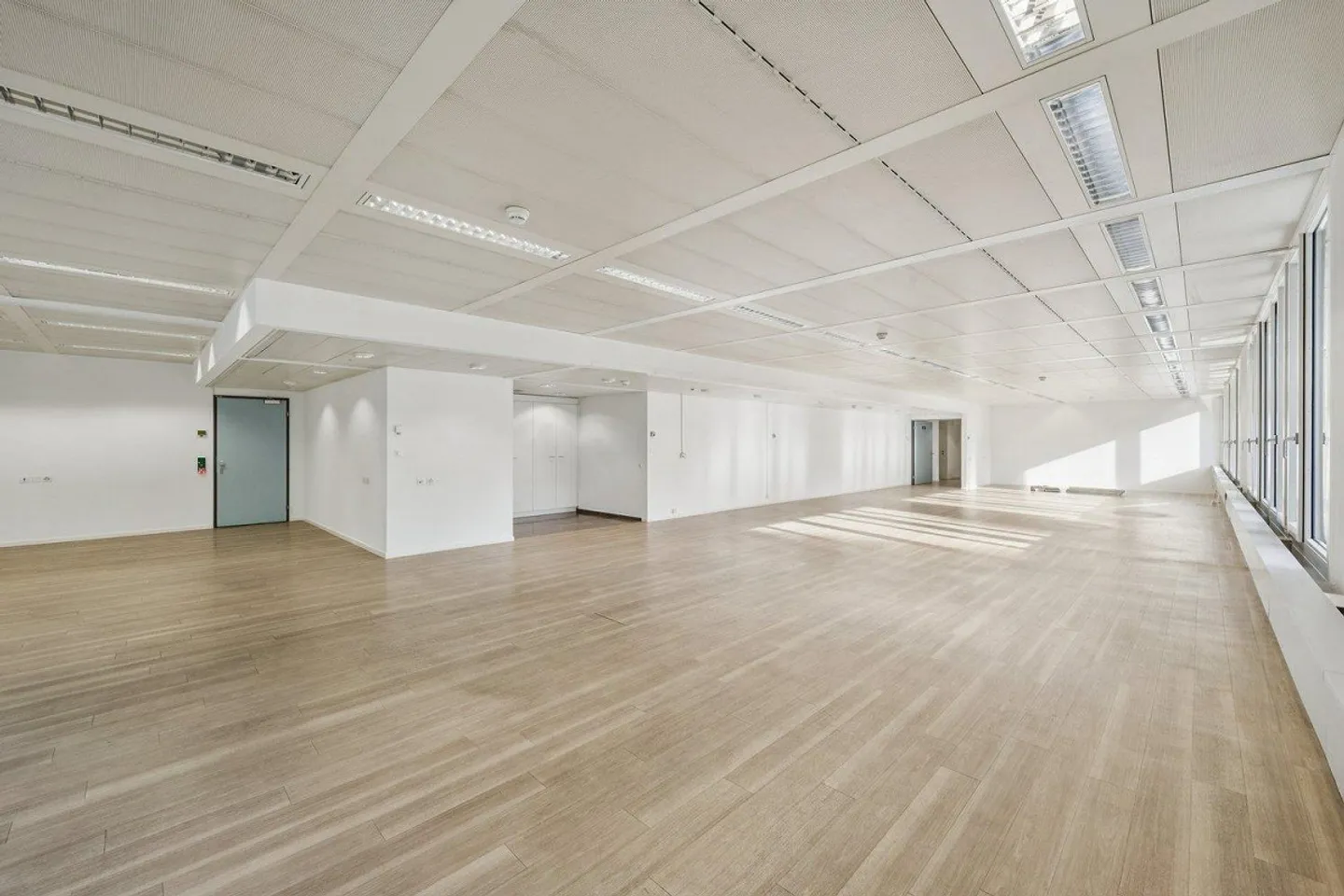 Central. Spacious. Inspiring - Offices in immediate proximity to the train station... - Photo 12 of 13