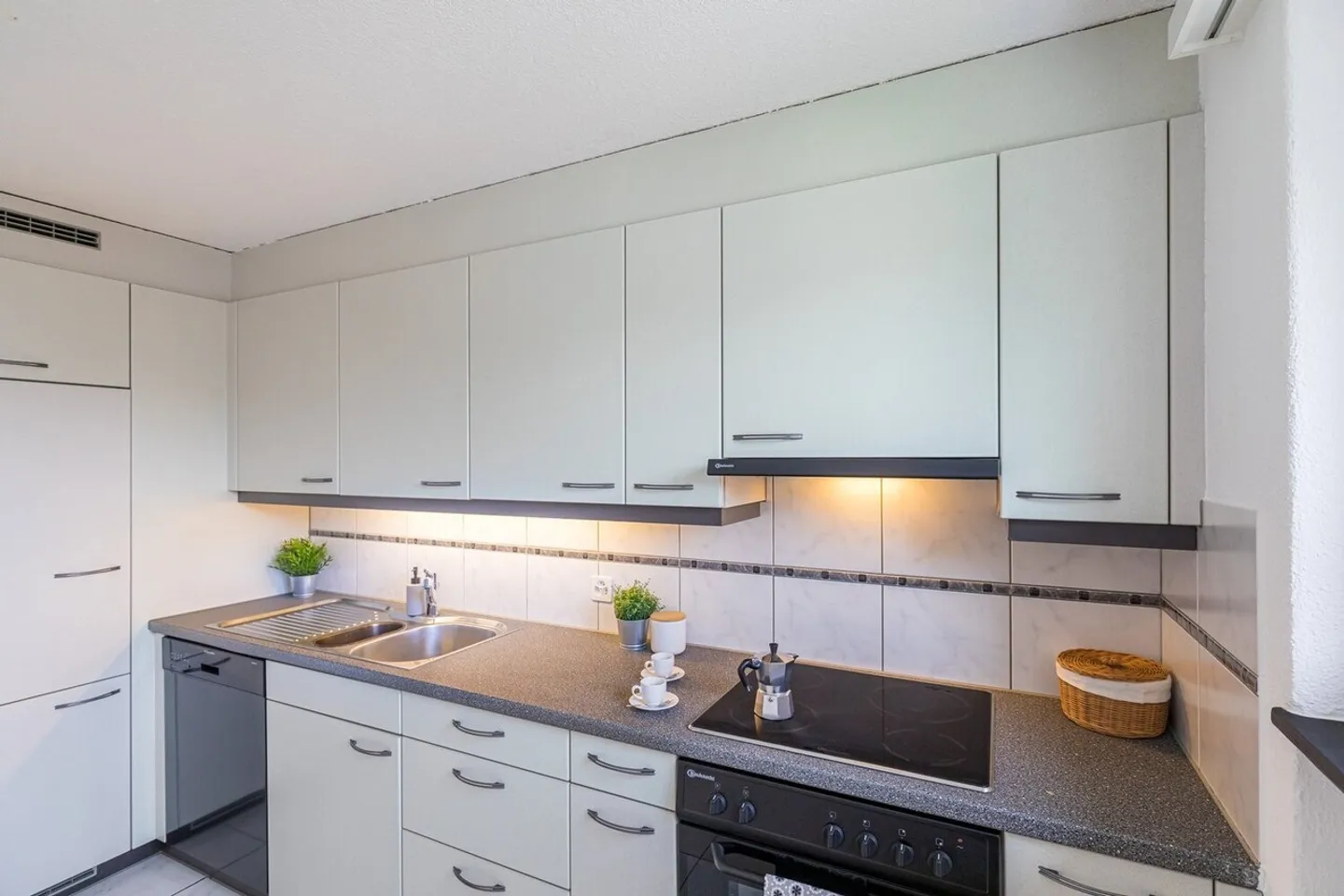 Grand et lumineux appartement de 4,5 pièces à louer ! - Photo 3 sur 9