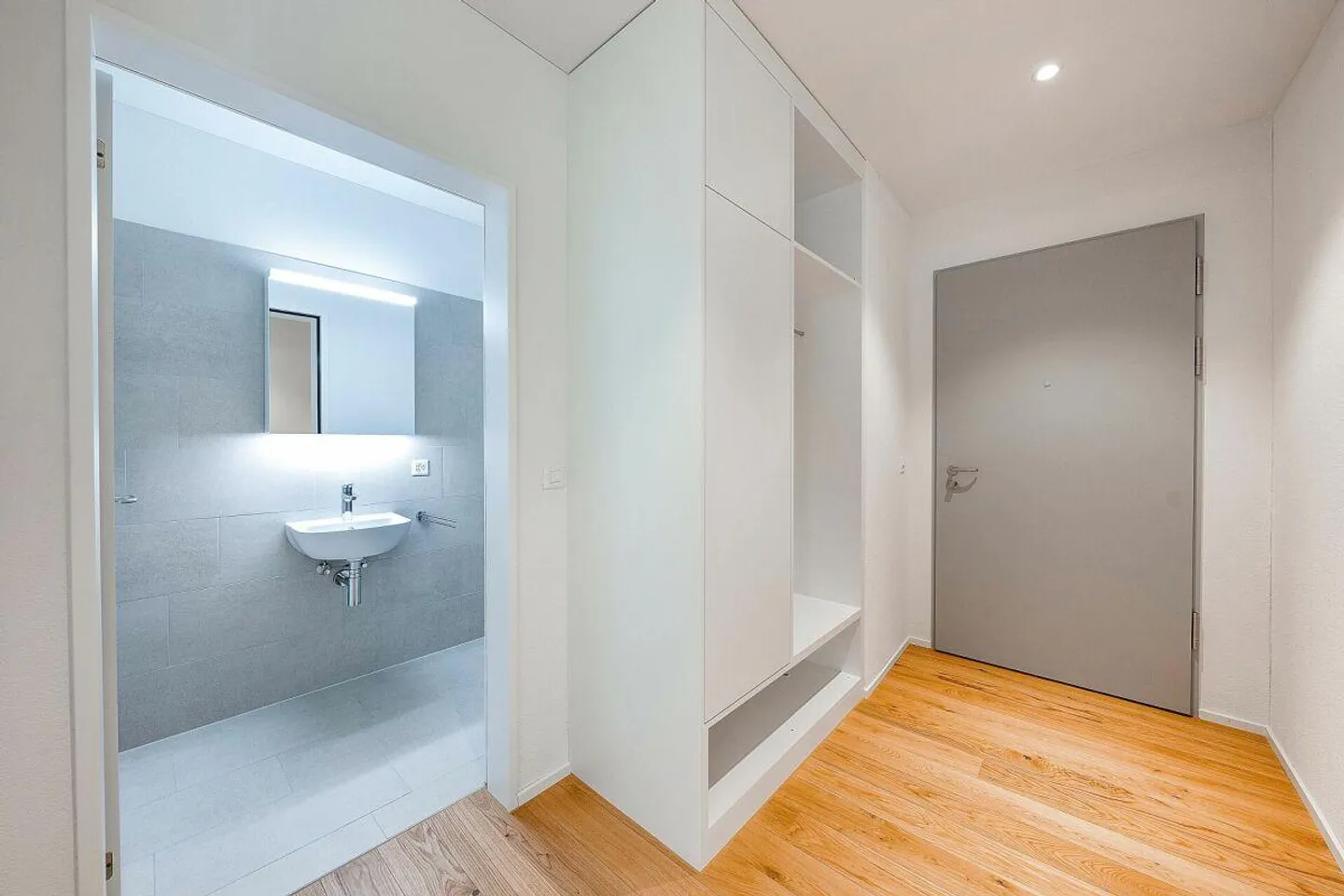 Rheincity - central and bright ground floor apartment! - Photo 2 of 13