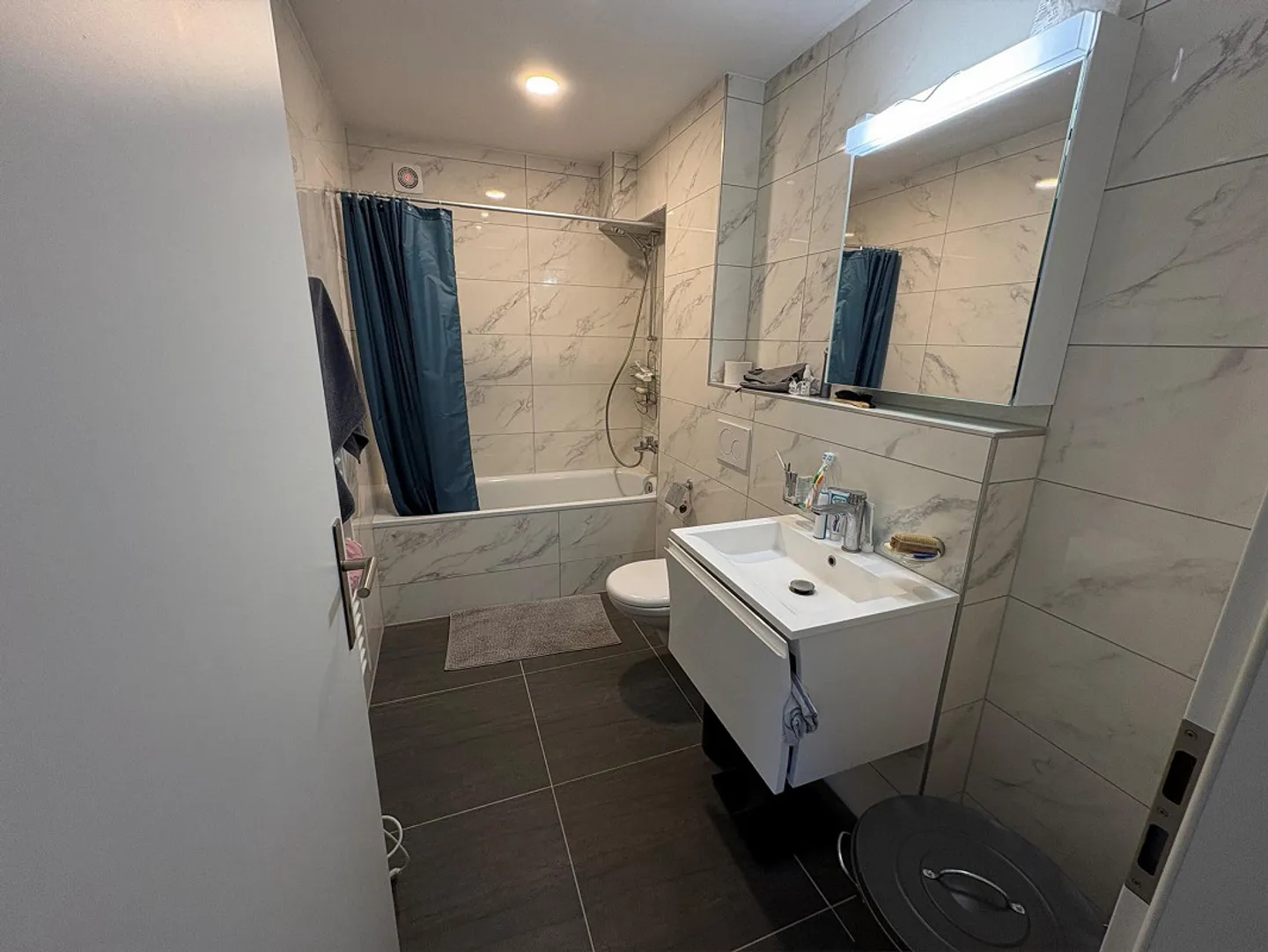 Central apartment with everything your heart desires! - Photo 3 of 6