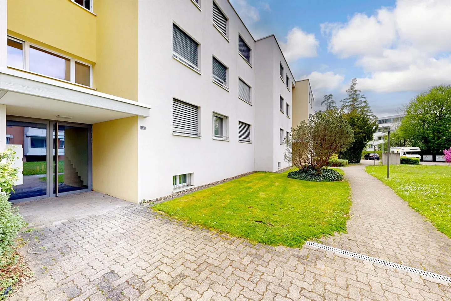 Hobby room for rent - Photo 1 of 3