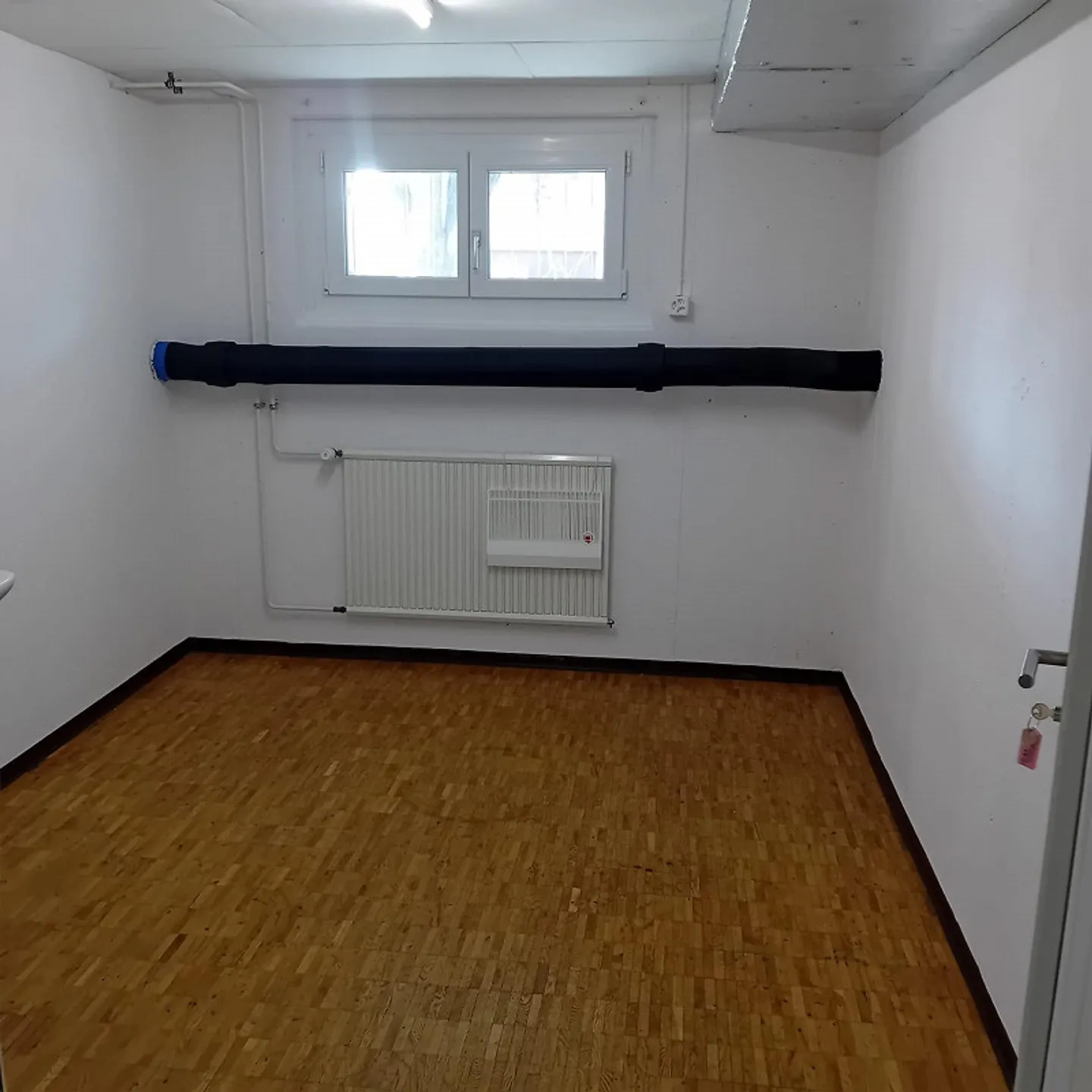 Hobby room for rent - Photo 2 of 3