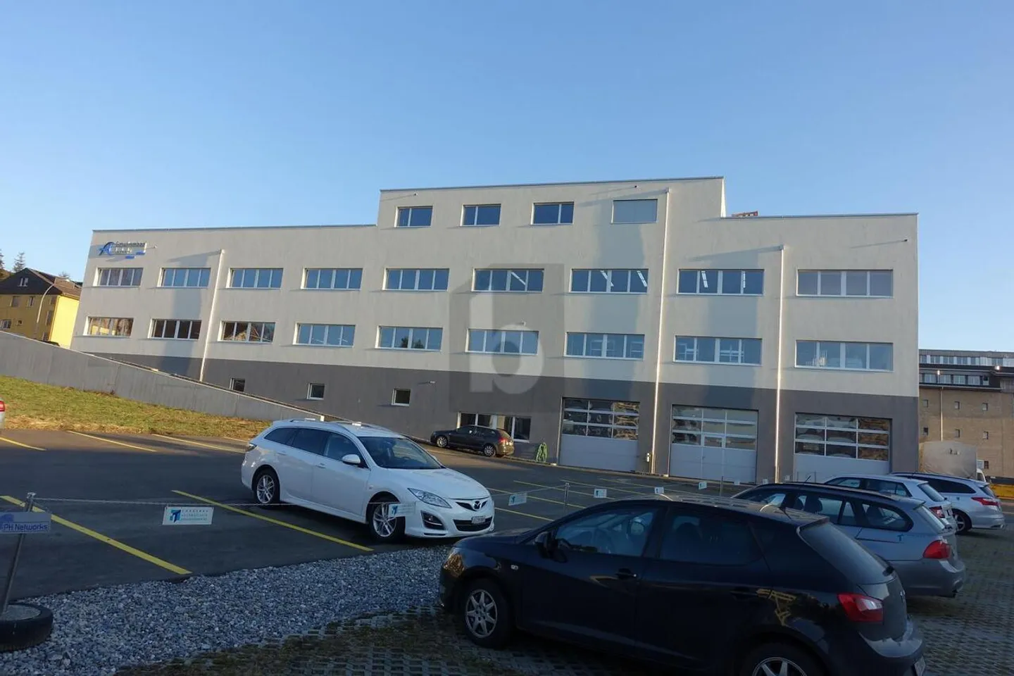 ZONE SPACIEUSE DANS UN EMPLACEMENT CENTRAL - Photo 1 sur 6