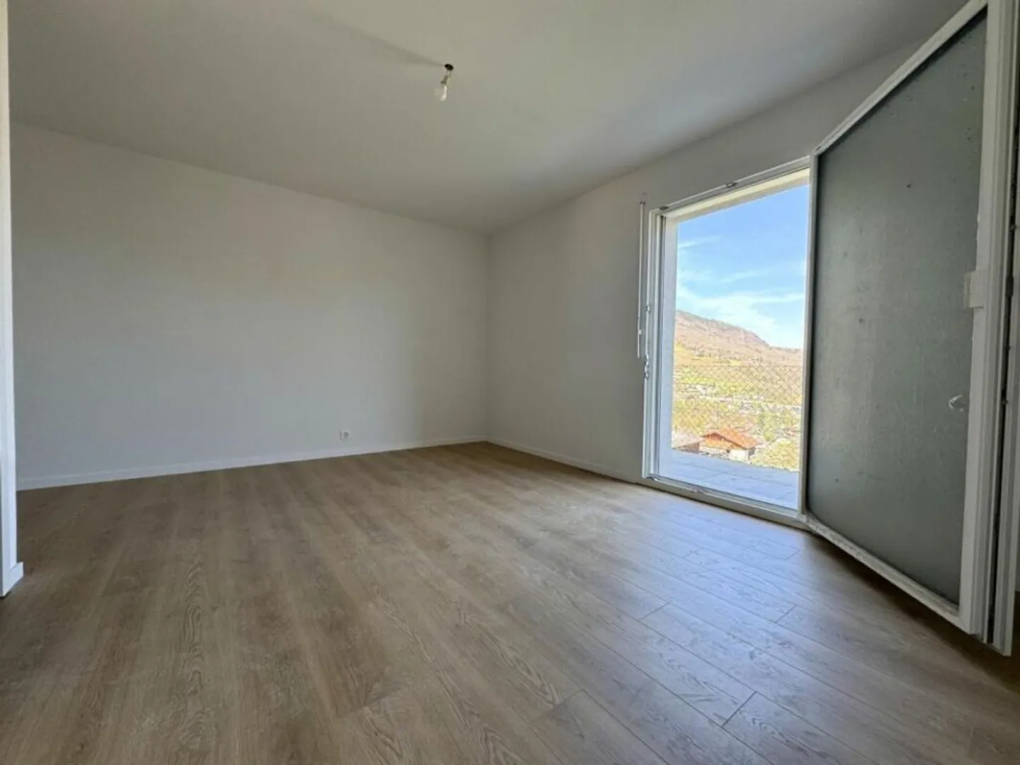 Villa indipendente con bella vista sulla pianura. - Foto 13 di 19