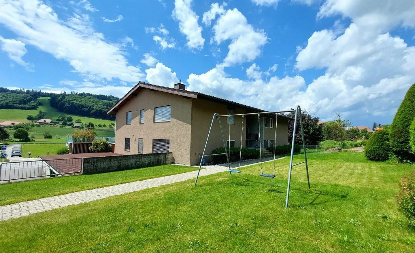 PARZIALMENTE RISTRUTTURATO: appartamento di 3,5 locali di 70 m² al piano terra - Foto 1 di 10