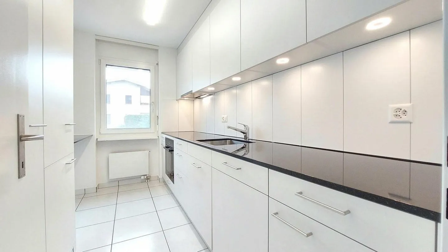 PARZIALMENTE RISTRUTTURATO: appartamento di 3,5 locali di 70 m² al piano terra - Foto 2 di 10
