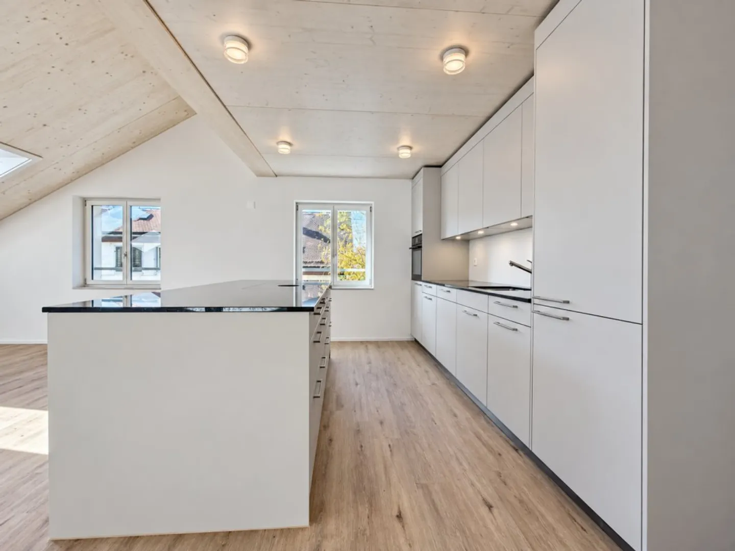 MAISONETTE SPACIEUSE AVEC CHARME DE TOIT EN PREMIÈRE UTILISATION - Photo 2 sur 8