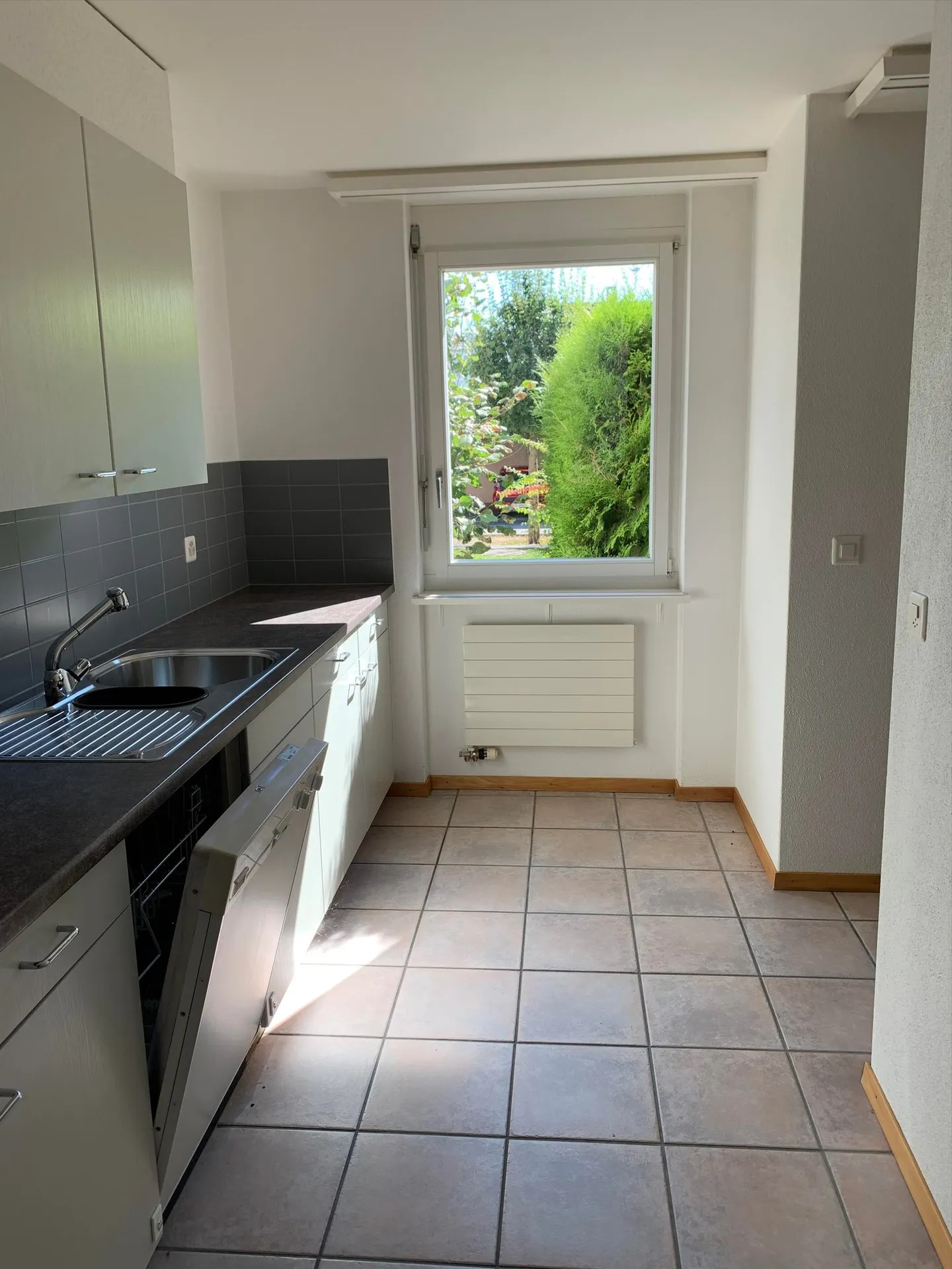 Two-Room Penthouse - Up to 3 Months Rent Free! - Photo 3 of 6