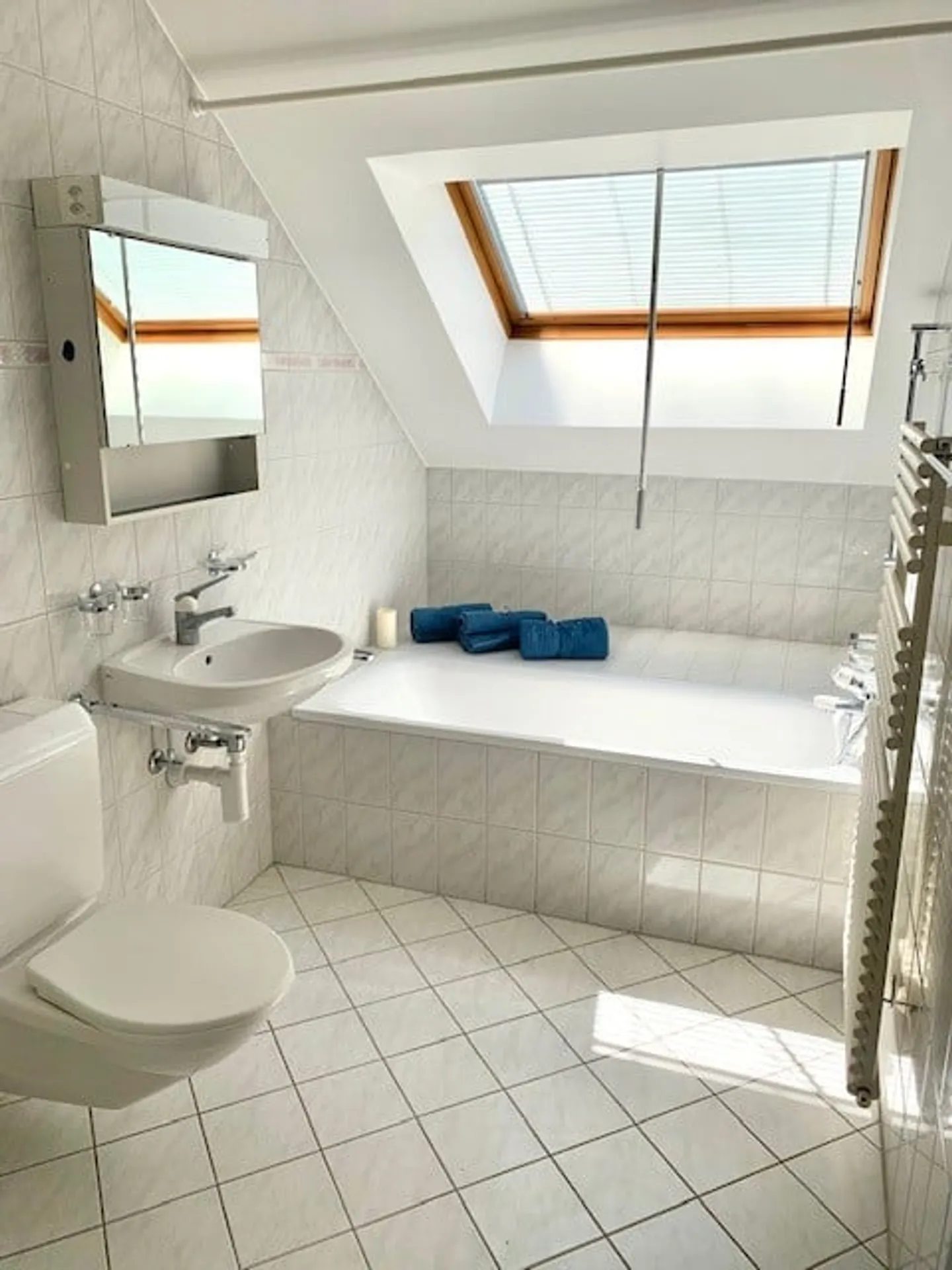 Two-Room Penthouse - Up to 3 Months Rent Free! - Photo 4 of 6